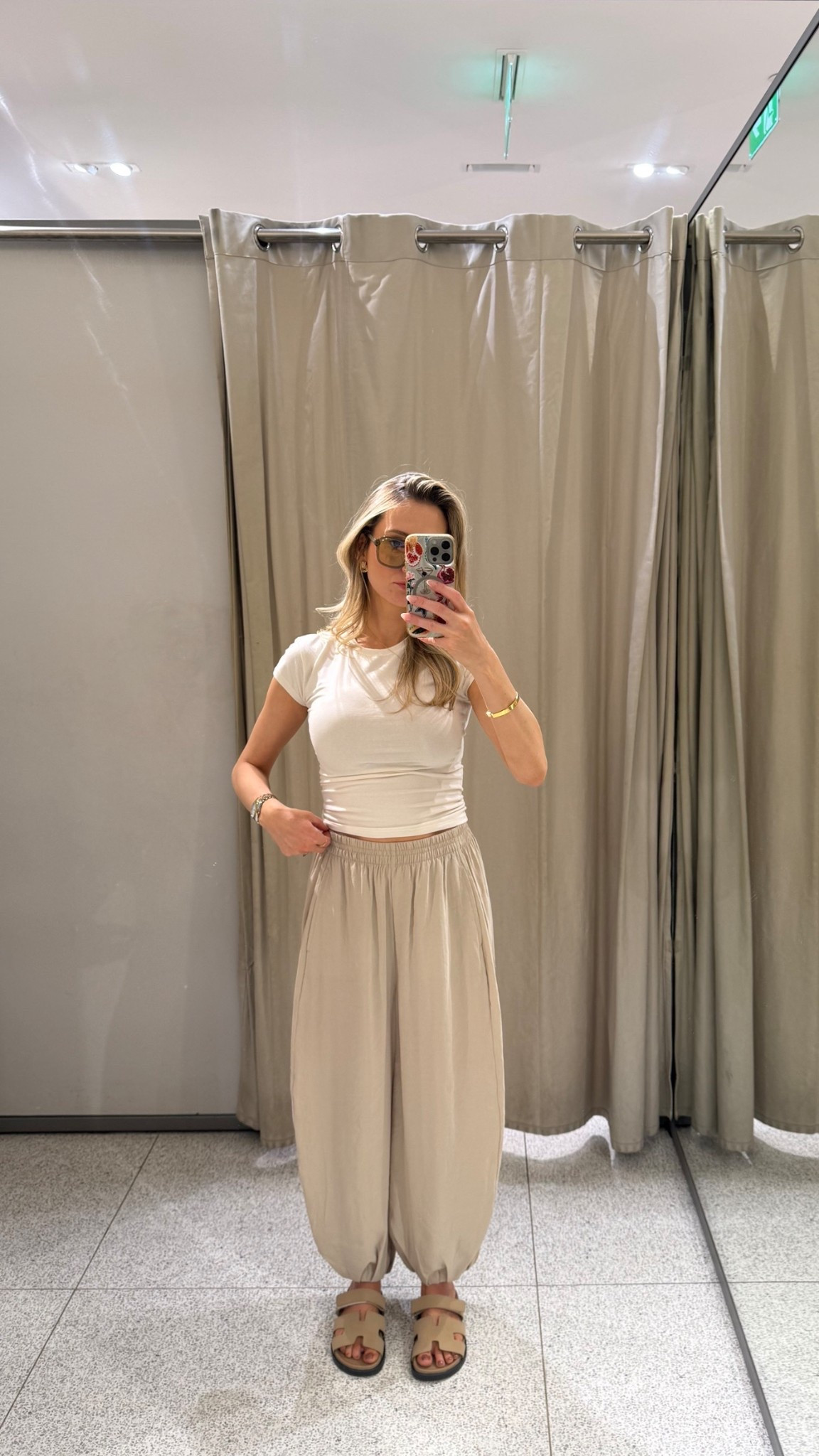 Simple neutral spring outfit. Love these balloon style trousers. This would be a good airport one too with a denim jacket 

#LTKuk #LTKstyletip #LTKspring