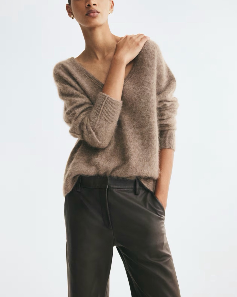 Taupe brown v neck sweater

#LTKSeasonal