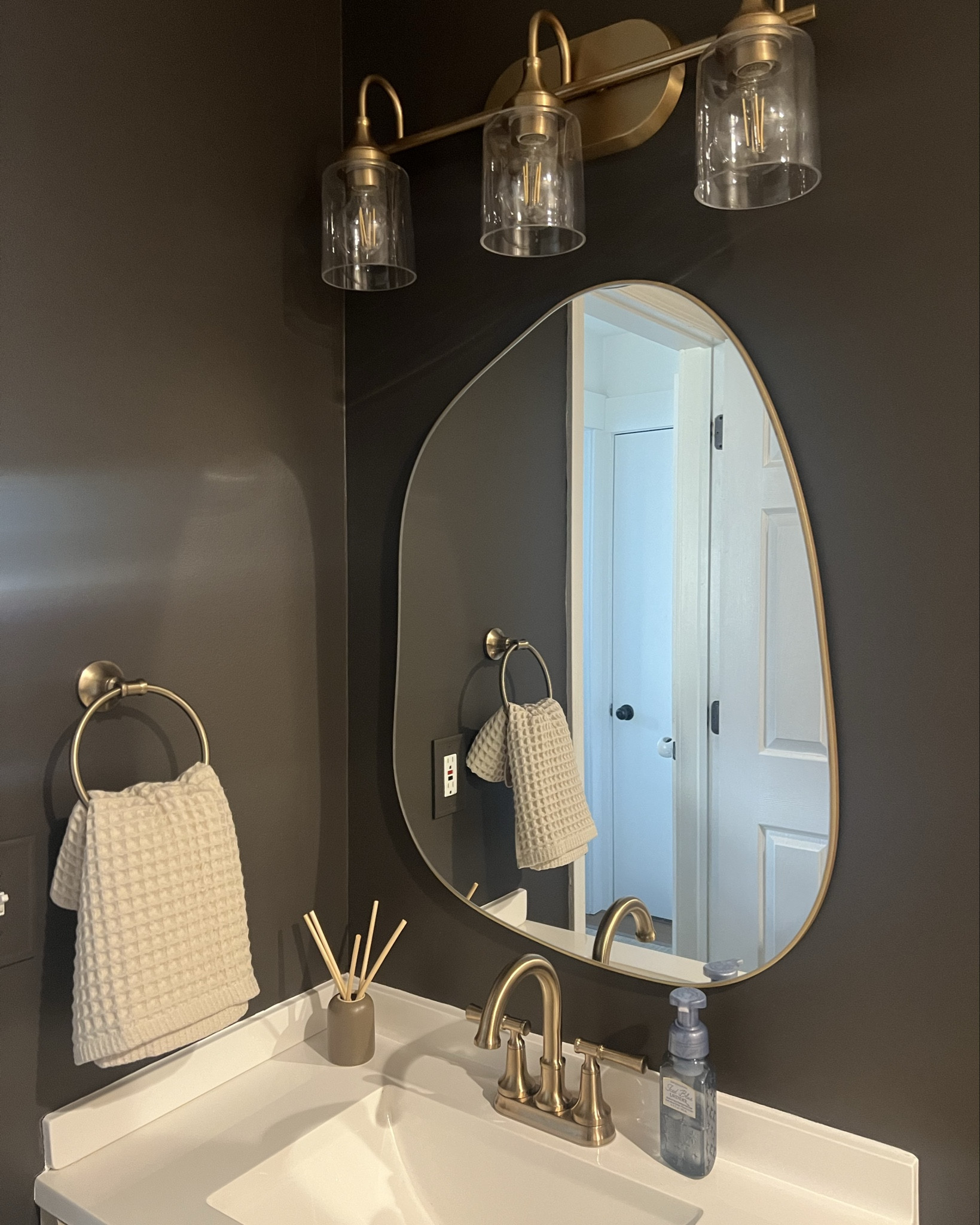Asymmetrical mirror🪞 Affordable bathroom remodel

#LTKdayinmylife #LTKHome #LTKSaleAlert