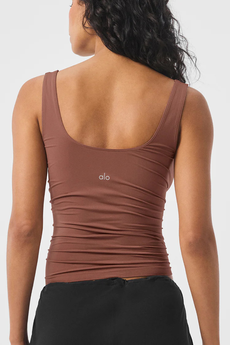 Sheer Glow Tank - Chestnut | Alo Yoga (US)