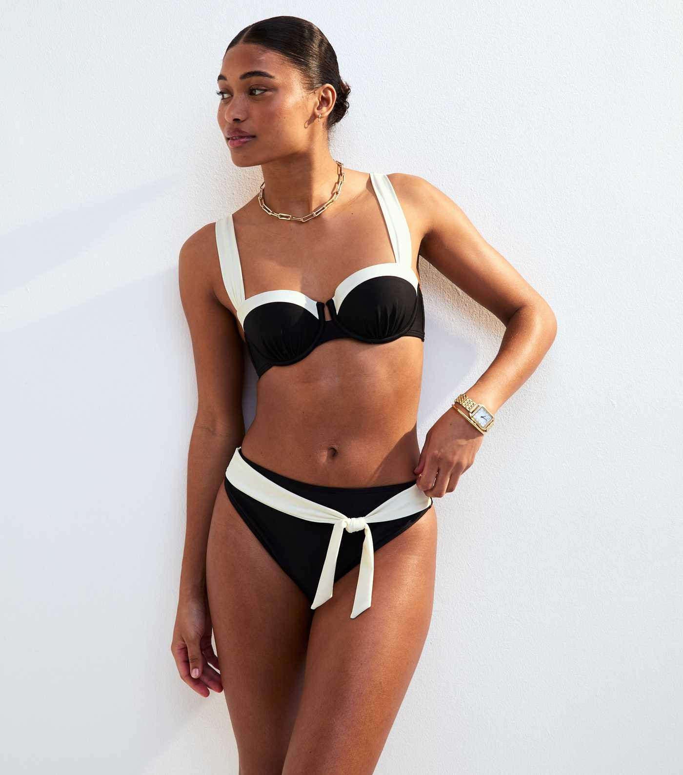 Black Contrast Trim High Waisted Bikini Bottoms | New Look | New Look (UK)