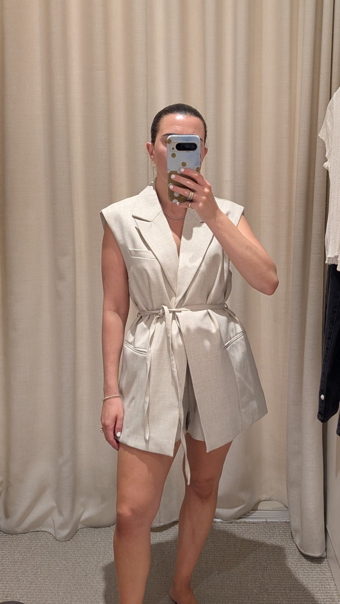 The vest set I didn’t know I needed, wearing an 8 in the vest, 10 in the short.

DISSH perfection 


#LTKWorkwear #LTKgrwm