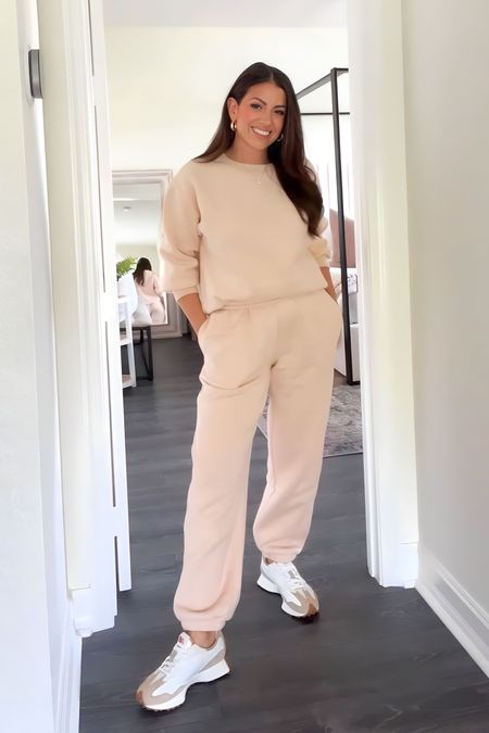 Cozy loungewear set. Wearing a medium, could have sized down to a small. 

Amazon fashion  

#LTKmidsize #LTKfindsunder50 #LTKstyletip