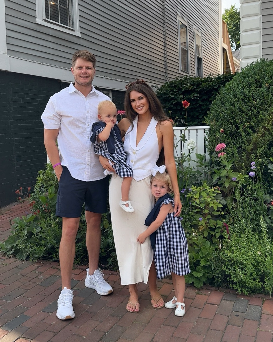 Family photos in Nantucket ⚓️❤️🦞 

#LTKFindsUnder100 #LTKSeasonal #LTKKids