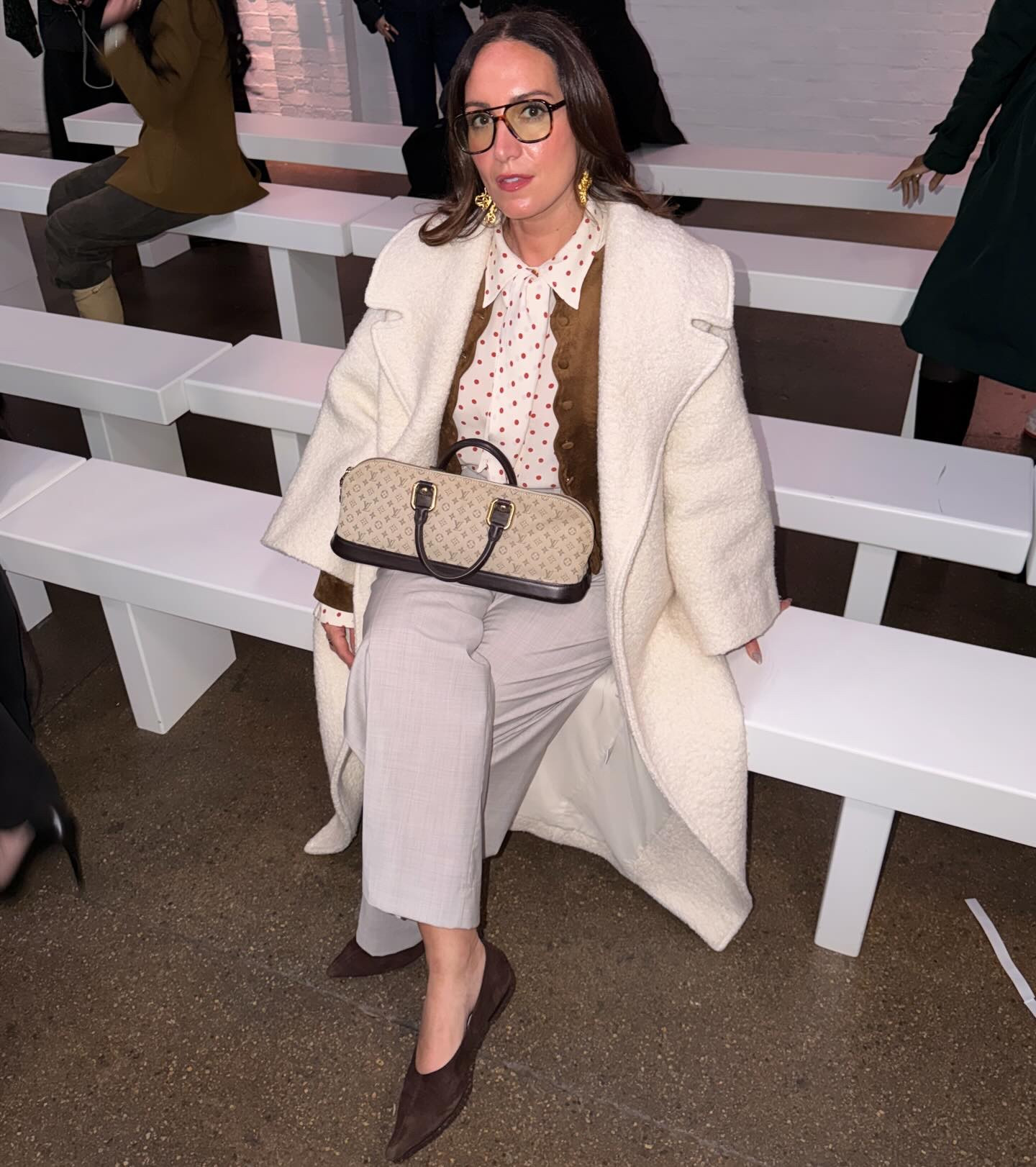 The LFW @naomihartlondon show was just beautiful @londonfashionweek @fashionscout 

Absolutely loved spending the evening with my @atcasamaria family, what a joy!

Kindly dressed by @monsoon 
Represented by @atcasamaria 

*Blouse & jacket @monsoon 
Coat @mariamalsibai 
Bag vintage  @louisvuitton 

London Fashion Week, LFW style, street style, statement outerwear, sculptural silhouettes, textured layers, bold minimalism, maximalist details, unexpected colour duos, creative embellishment, elevated basics, creative street style energy, modern tailoring, power dressing

#lfw #streetstyle