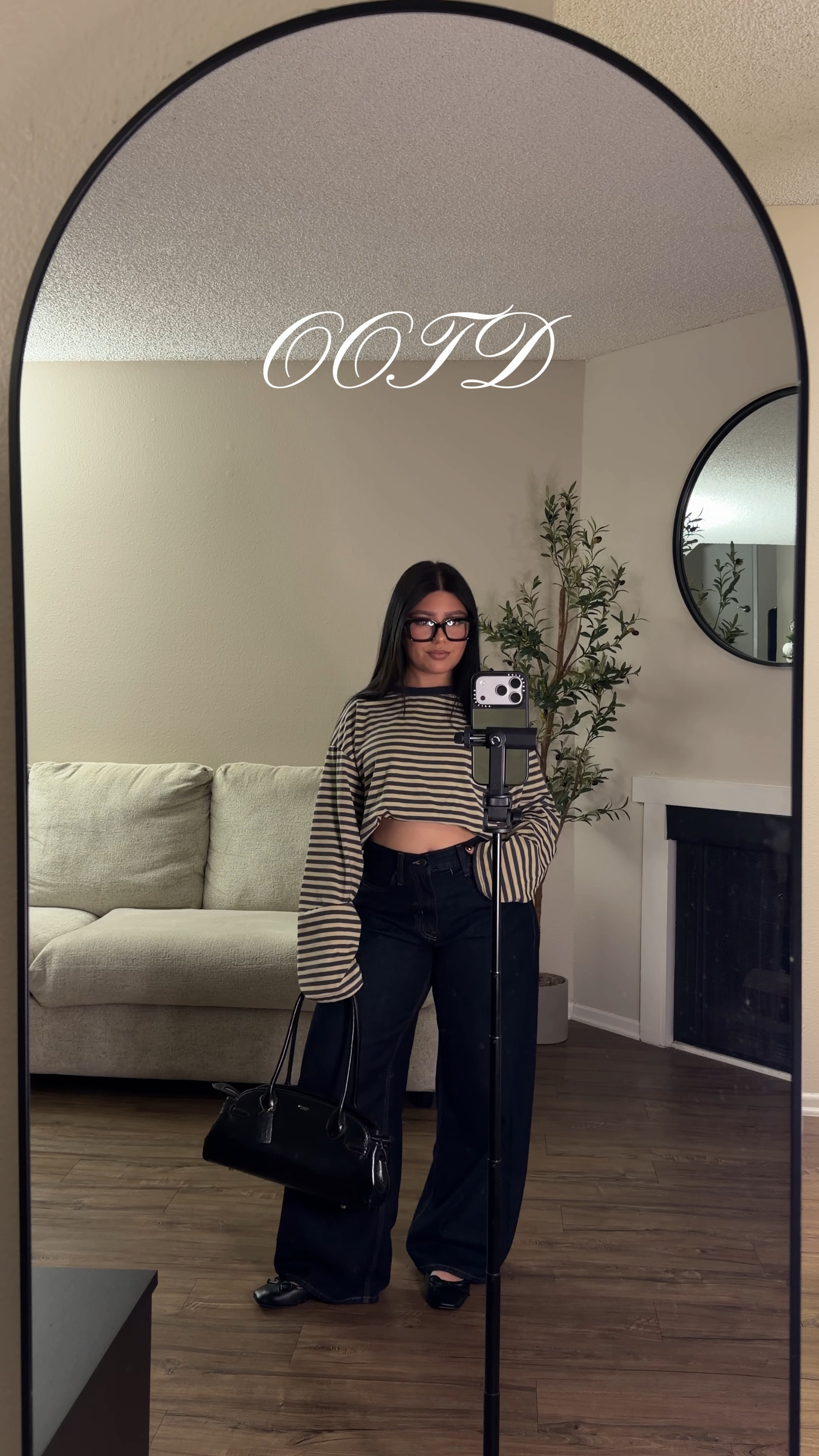 these gap jeans are soo good, wearing a size 4 

#LTKPetite #LTKFindsUnder50
