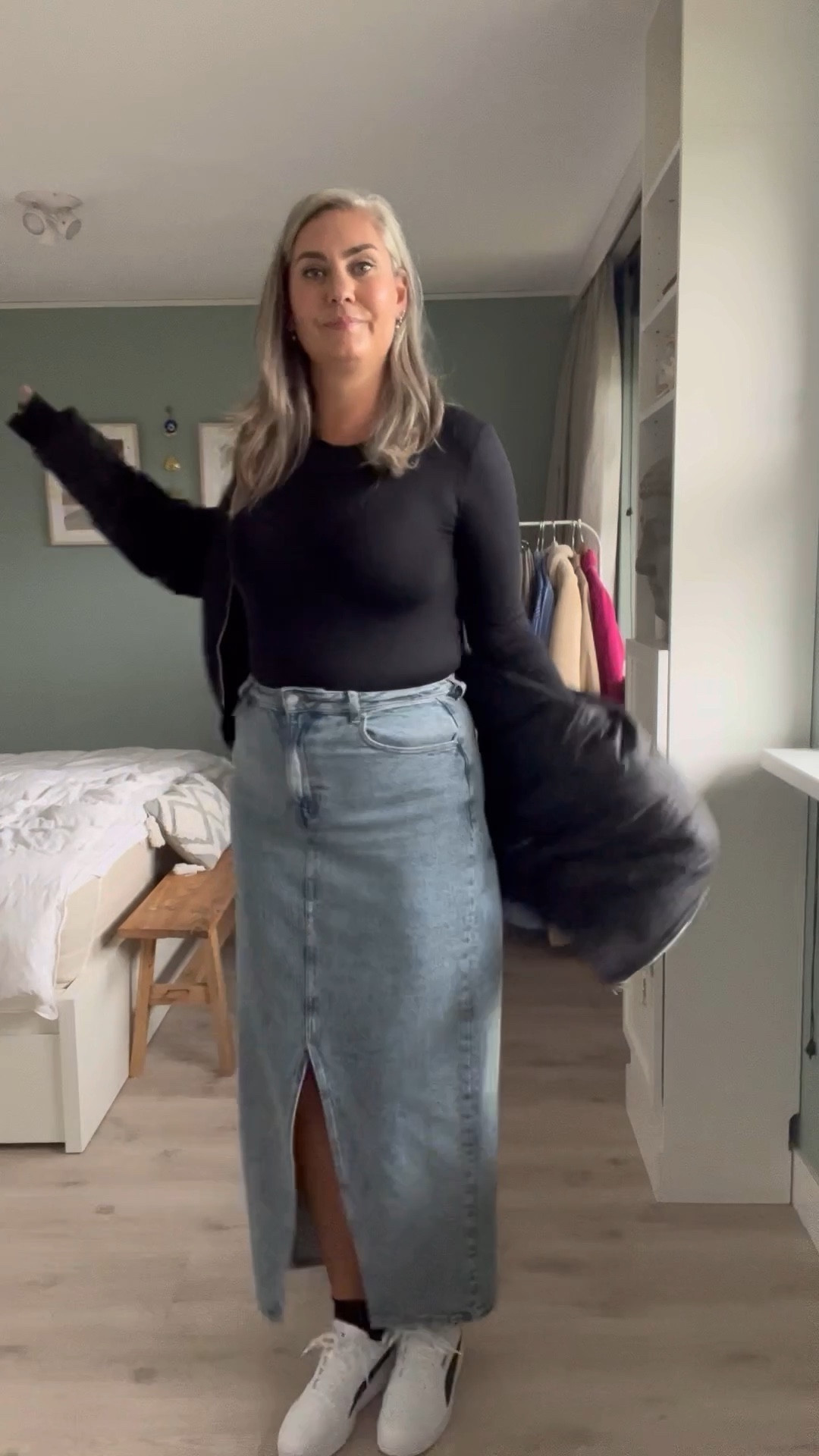 30 days of Fall/Winter outfits 

outfit inspiration, autumn style, Stradivarius, black bodysuit, denim maxi skirt, bomber jacket, Puma sneakers, Nederland. 

#LTKstyletip #LTKover40 #LTKSeasonal