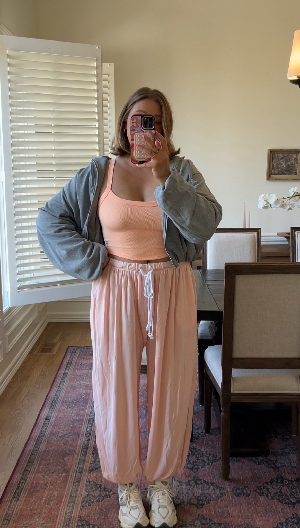 🍑🍑M/L in tank, Large in zip up size up for a looser fit it runs small, size down in pants size small!! 


Fpmovement, summer, casual style 