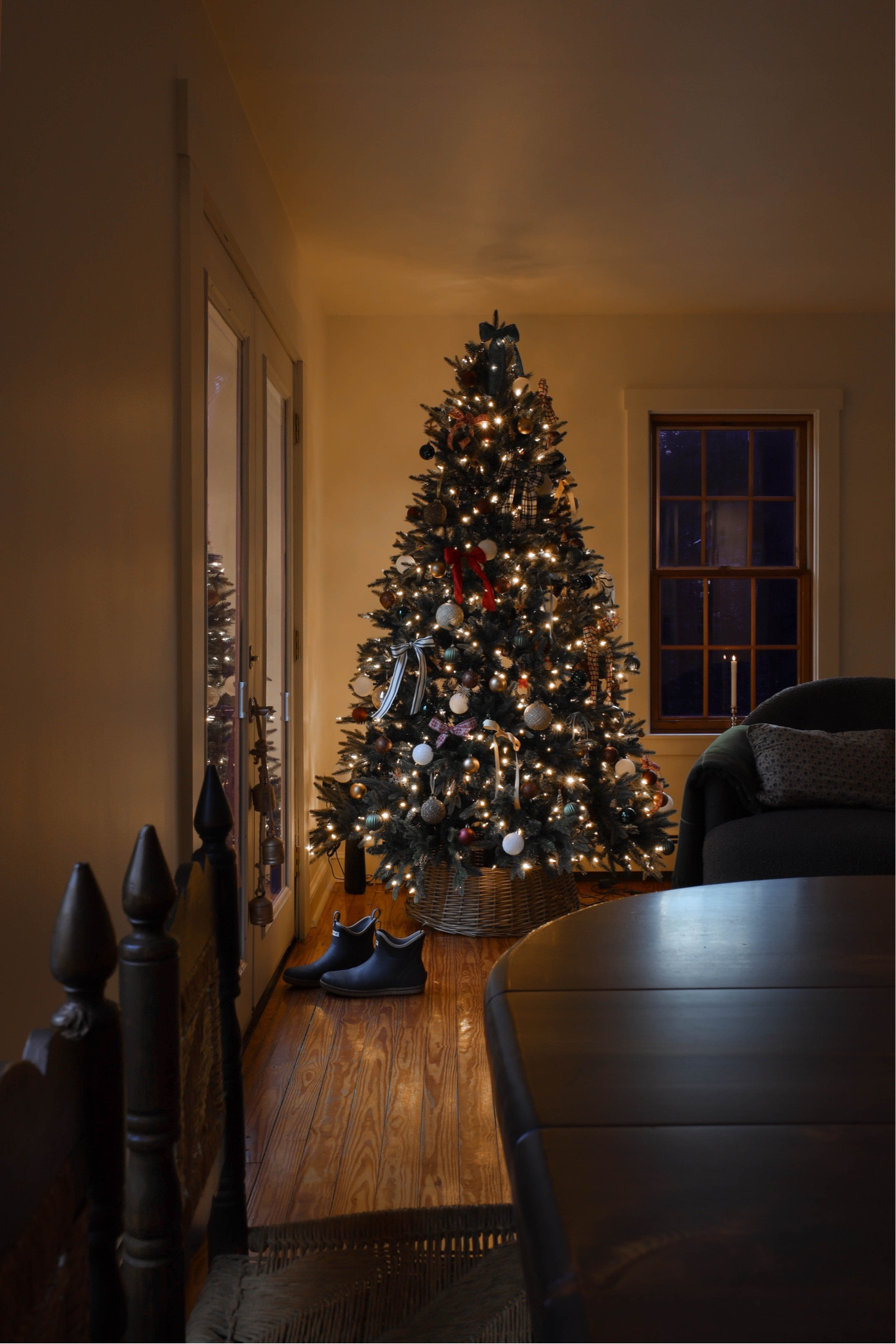 Christmas in The Maine Cape. So impressed with the quality of this affordable Christmas tree! Also, the flameless candles in the window are a favorite of mine.