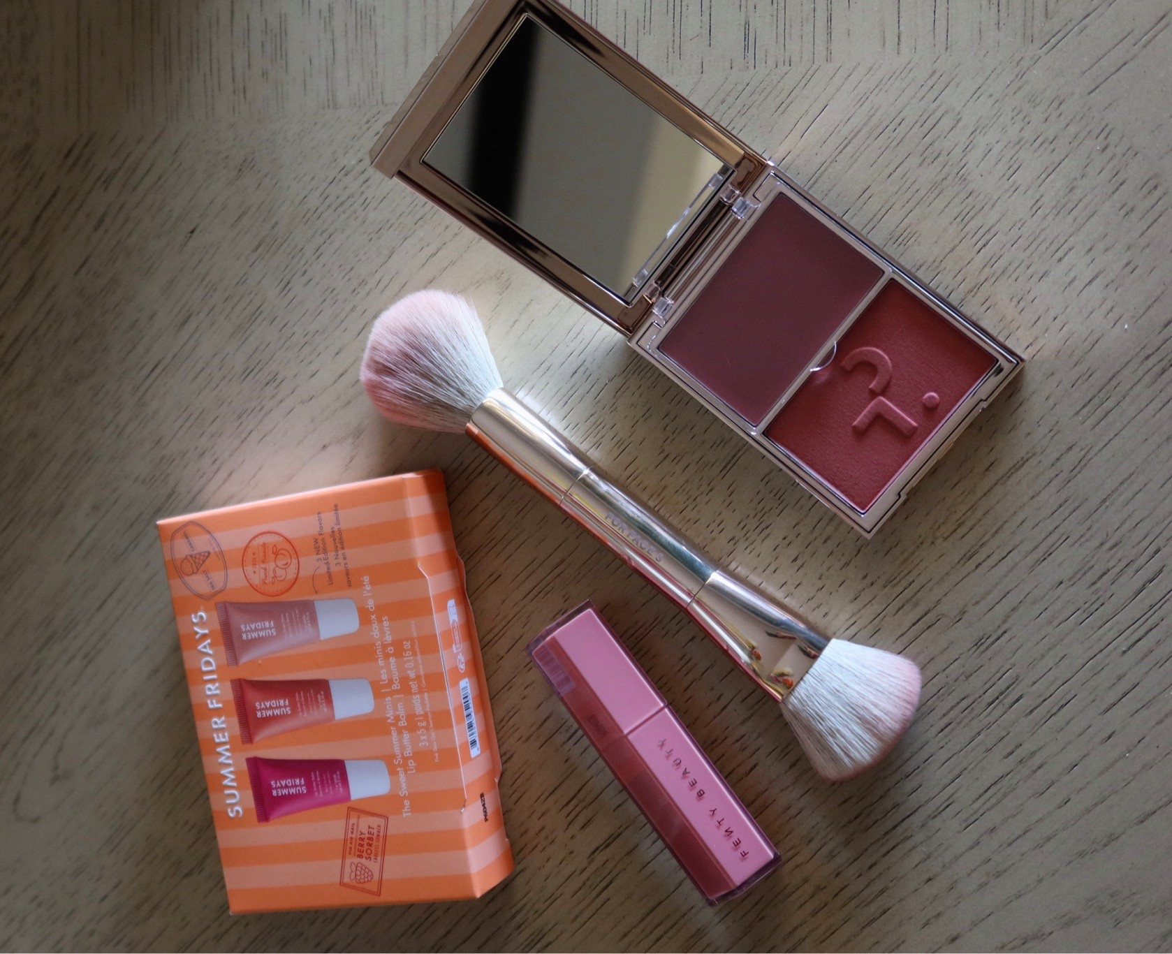Voy a sephora por solo 3 cosas.. said no one ever. Amo venir aqui y encontrar todo lo que necesito puedo durar horas🫰🏼😮‍💨🤭

esta vez me fui con el Patrick Ta Under Eye Blush Duo, los Sweet Minies de Summer Fridays y el Gloss Bomb Stix de @fentybeauty — y sí, me los MERECÍA todos 🖤✨

si todavía no tienes el Beauty Insider de @sephora bb es GRATIS, únetee ya que cada compra cuenta 👏 y tienen BOPIS y Same Day Delivery por si no quieres salir — aunque yo prefiero ir en persona obvio 😭🤭

todo linkeado en mi LTK 🔗

#Ad #SephoraUSPartner #sephorapartner #Paidlink