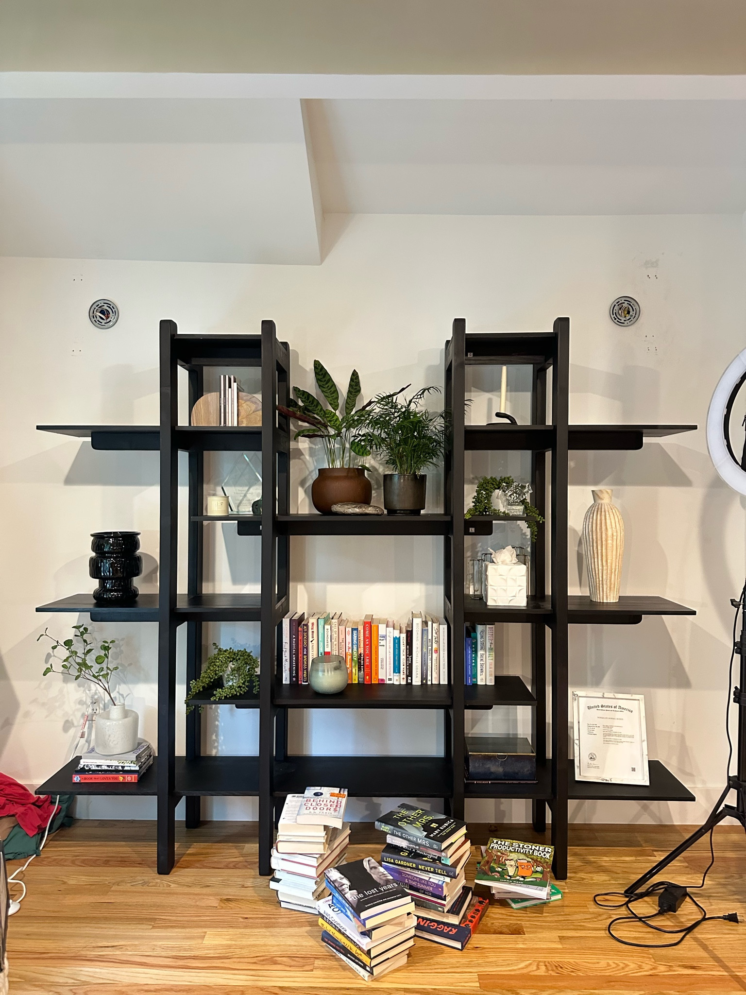 Urban outfitters isn’t selling the bookshelf anymore so i linked a couple other similar ones!

#LTKhome