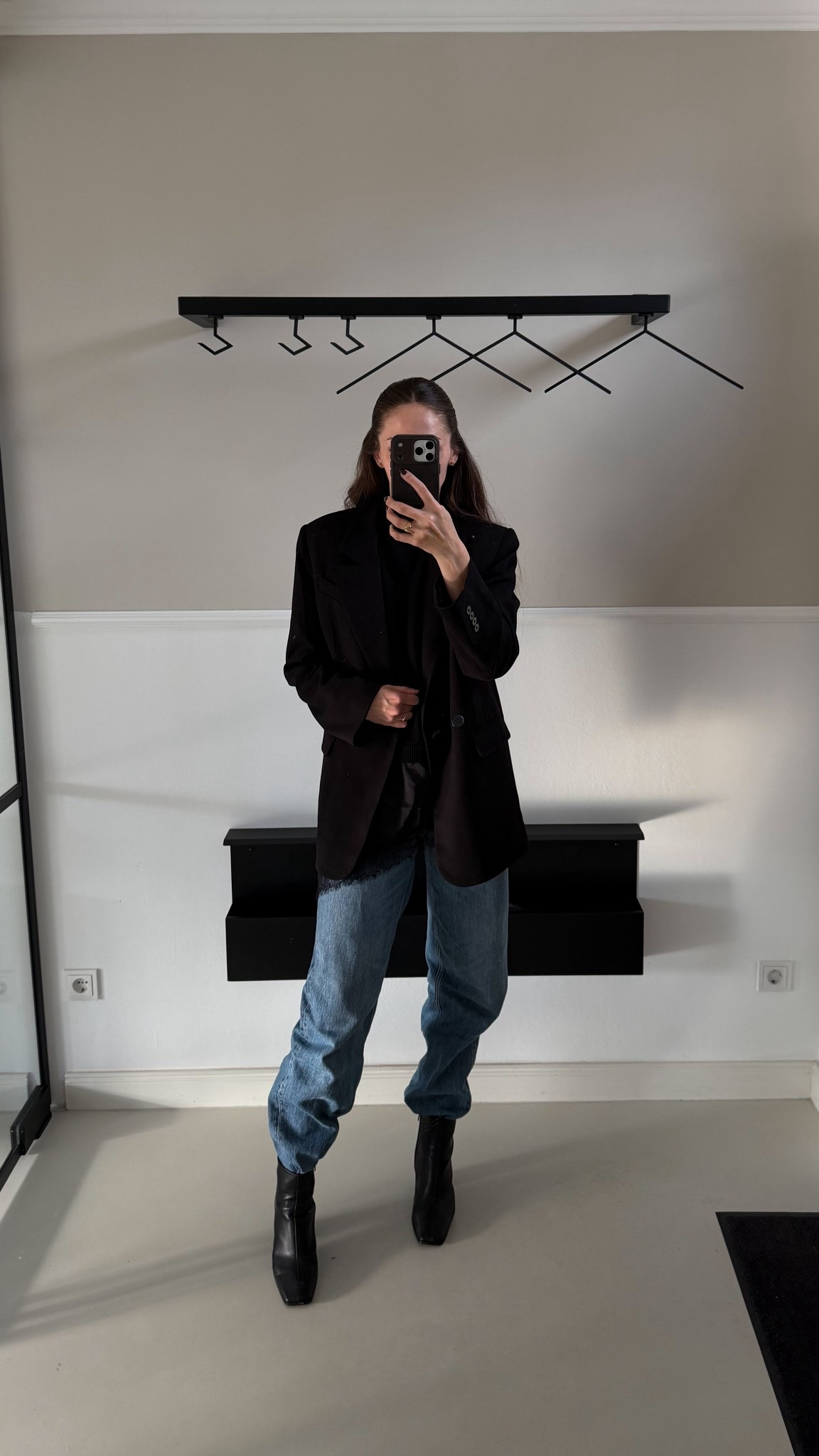 Obsessed 🤍 

Wie cool ist dieses Oberteil bitte?!
Wenn ihr Layering mit Spitze genauso feiert wie ich, schaut euch das Oberteil direkt an ✨

#LTKdeutschland #LTKstyletip #LTKpetite