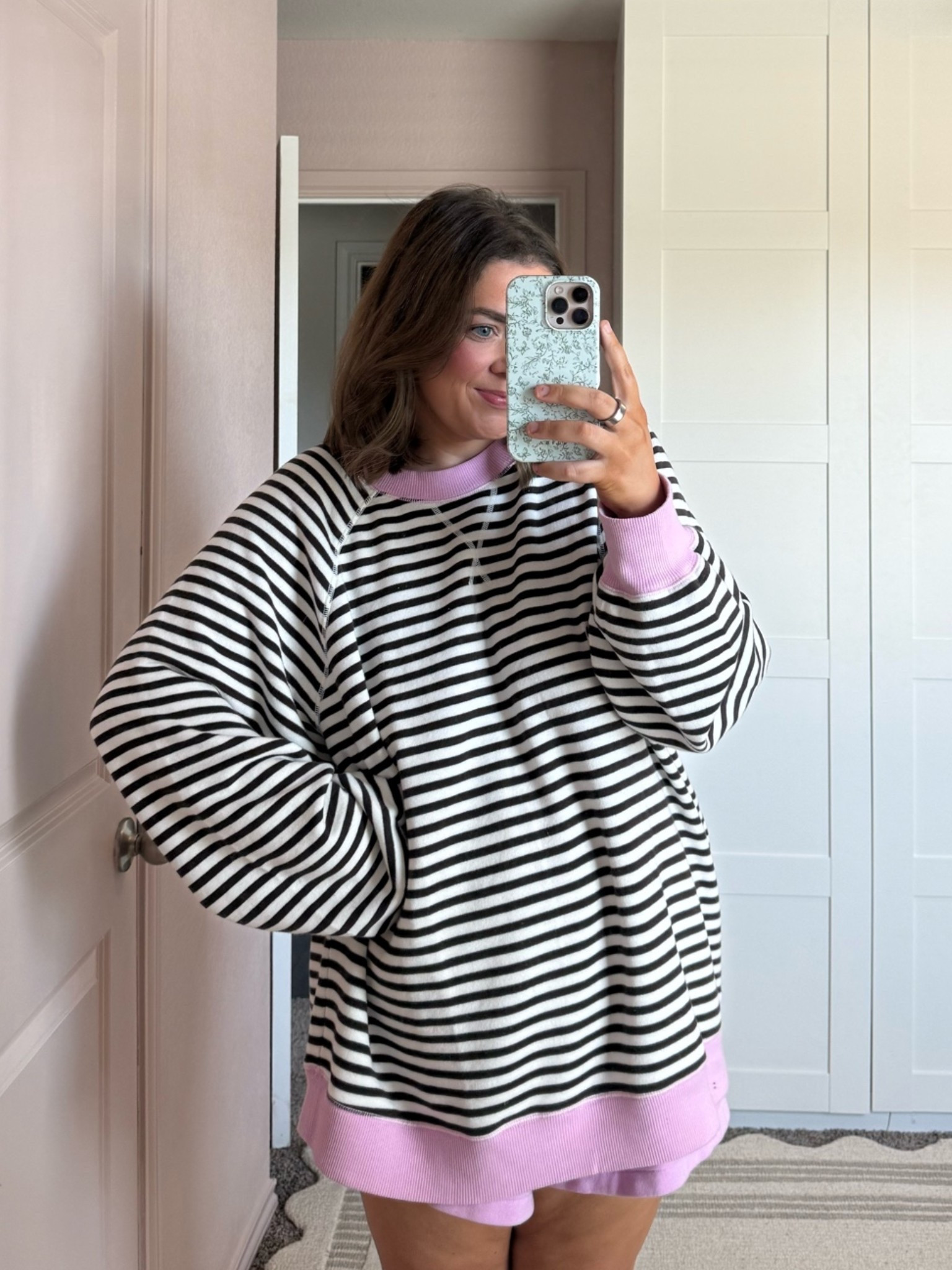 Aerie set on sale wearing xl in both but they’re super oversized!!

#LTKSaleAlert #LTKootd