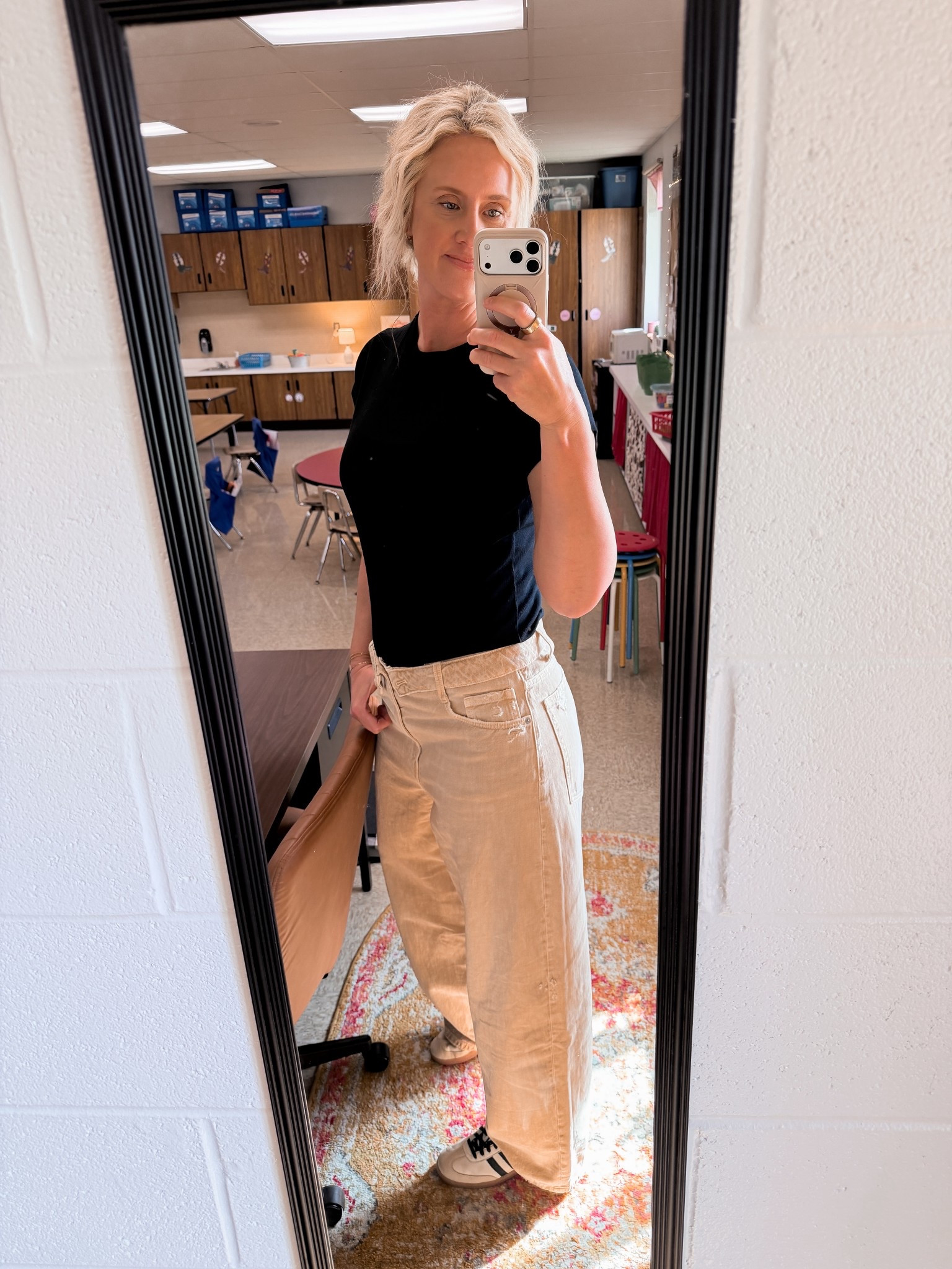 @Zara jeans 

#LTKWorkwear #LTKootd