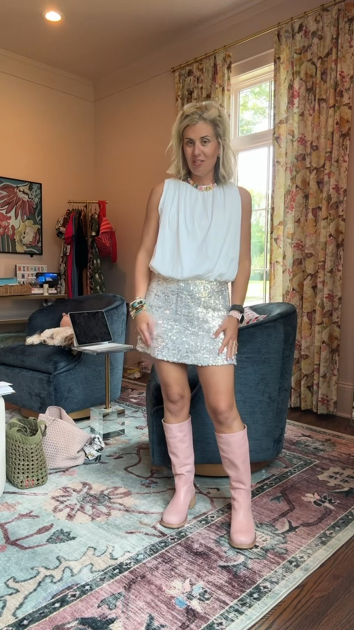 Top & skirt - small
Boots - 8 tts


Codes:
Allie + Bess - Catherine20
Erin McDermott - mixandmatch

#LTKdayinmylife #LTKOver40 #LTKSeasonal