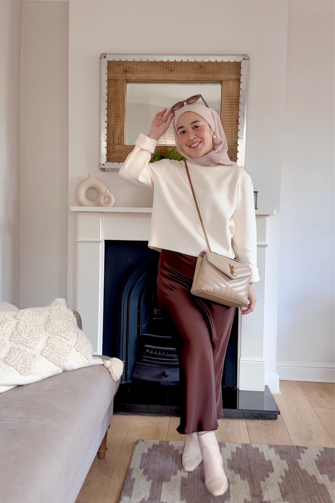 A simple autumn modest fashion inspo GRWM 🍂 A satin skirt is always is a staple for me, I wear it throughout the year but in the colder months with a sweater / jumper. Loving the white and dark brown combo 🤎🤍 

Outfit details on my LTK (link in my bio and stories)

#modestfashion #autumnfashion #autumnootd #hijabfashionstyle #hijabinspiration #satinskirt #modestootd #petitefashionblogger #modestfashionblogger 