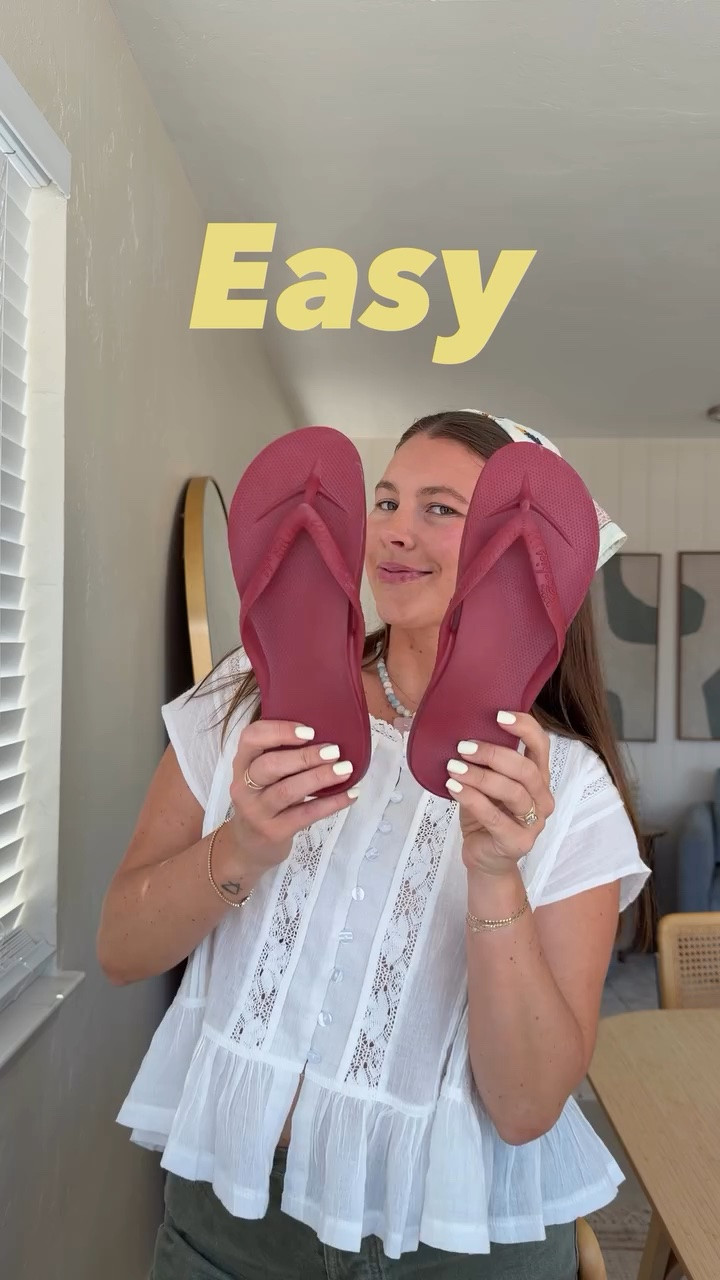 The easiest diy to elevate your sandals this summer 🌴☀️🏖️🍉

#easydiy #crafting #summershoes #summerdiy