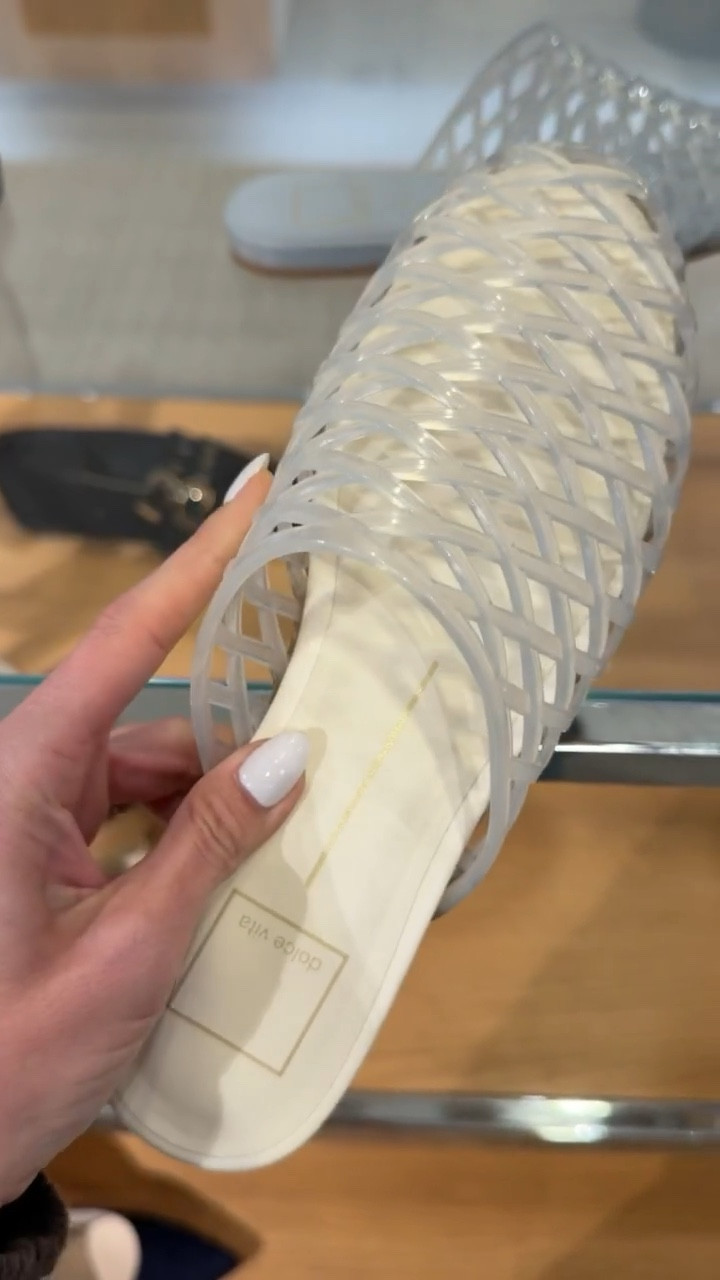 Spring shoes from Nordstrom.

jelly flats, jelly shoes, jelly mules, spring shoes, comfy shoes, summer shoes, anna monteiro, annabrstyle

#LTKOver40