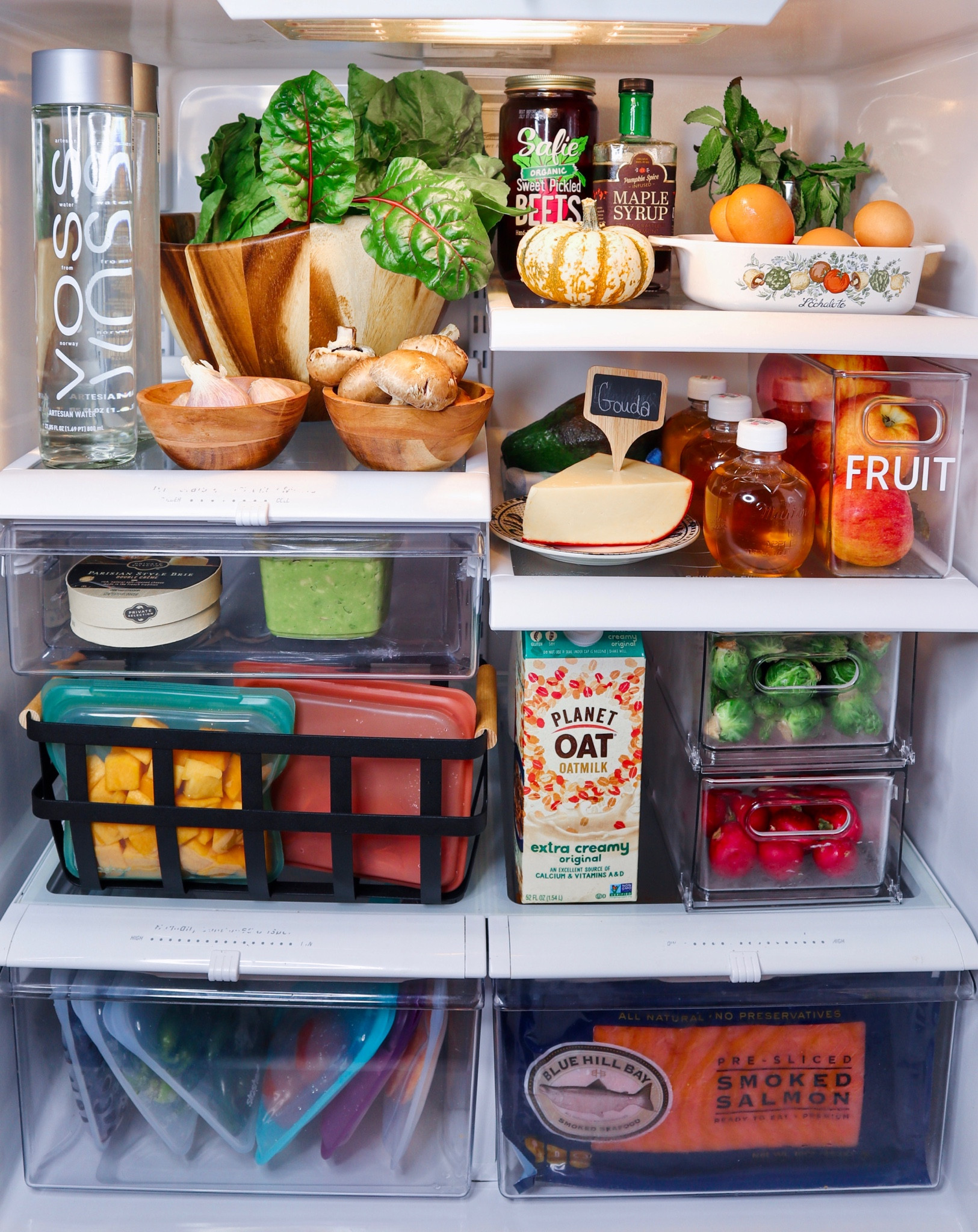 Keeping it cool and in order🍎🧀🥬 Friday fridge🤩Shop this post on our LTK 
#organizedfridge #cleanfridge #fridgegoals #fridgeorganization #refrigeratororganization #homeorganization #kitchenorganization #tidyhouse #neatandtidy #cleankitchen #declutter #minimalism #healthyfridgelife #foodorganization #freshfridge #smartstorage #kitcheninspiration #fridgeideas #organizedlife #tidyhome #organizedkitchen #healthyeating #cleanliving 

#LTKhome