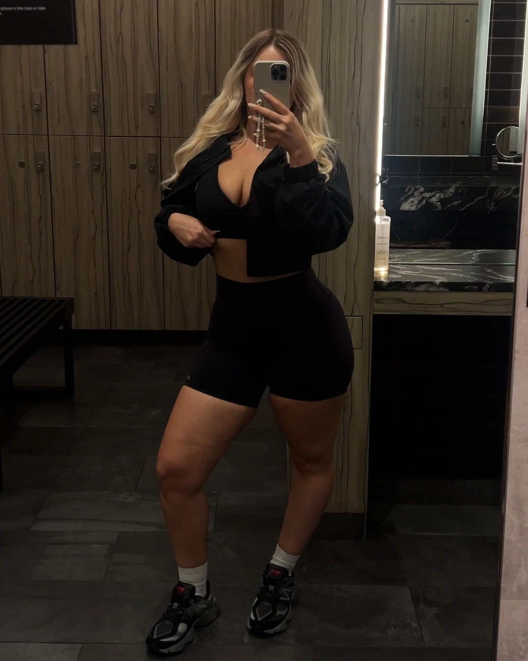 fave alo set for summer gym sessions 🖤 #alo #gymset #allblack #newbalance 

#LTKSummerEdit #LTKActive #LTKMidsize