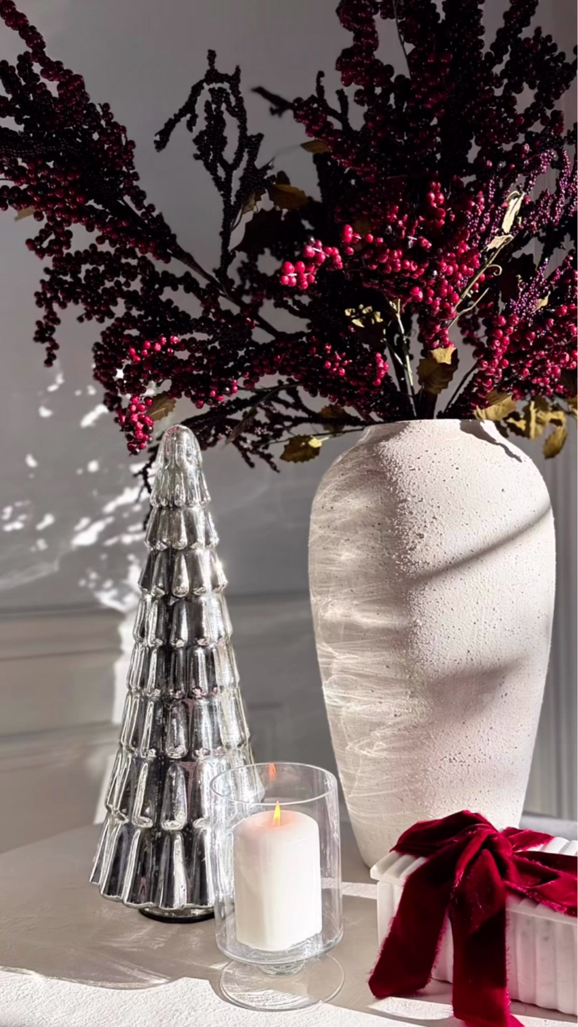 The same $20 Amazon vase I reach for all year long. 🤍 I love using it as a candle holder during the holidays or filling it with seasonal stems for an effortless, designer-inspired look. One of my favorite versatile home finds! #amazonhome #christmasdecor #holidaydecor #glassvase #homedecor #seasonaldecor #neutralchristmas #designerlookforless #ltkhome

#LTKHome #LTKSeasonal #LTKSaleAlert