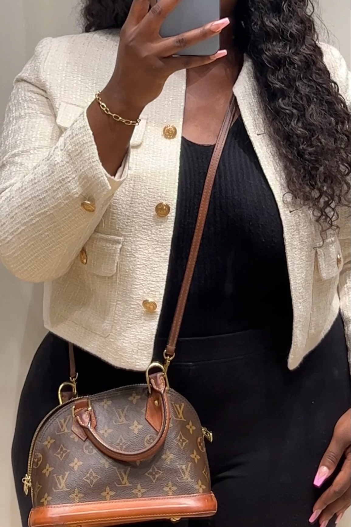 Classy blazers are always a must have, the instantly make a casual outfit look dressed up. Also a great addition to your capsule wardrobe :)

#LTKcurves #LTKSeasonal #LTKunder50