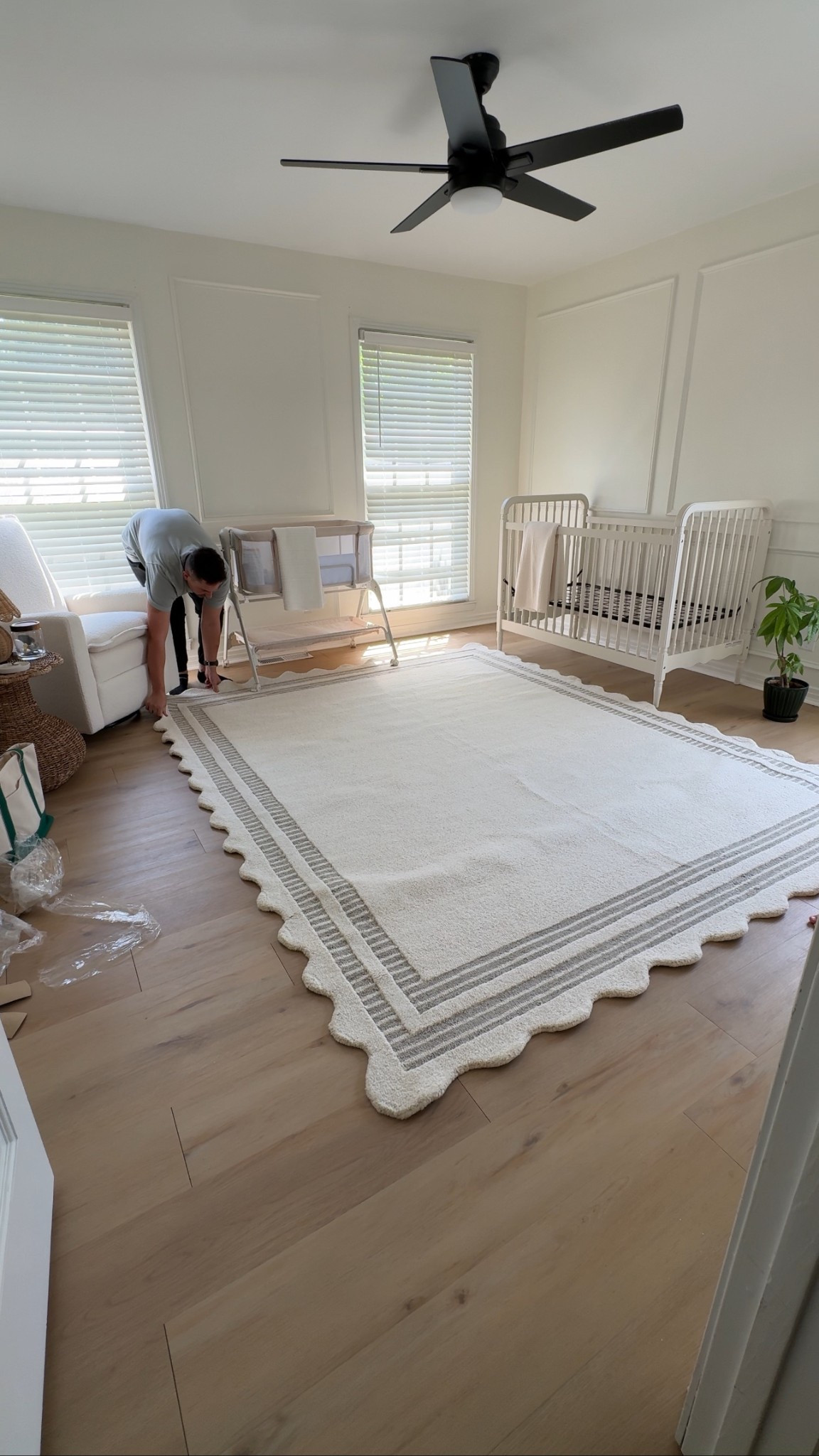 our perfect area rug for baby girl's room 🦢 