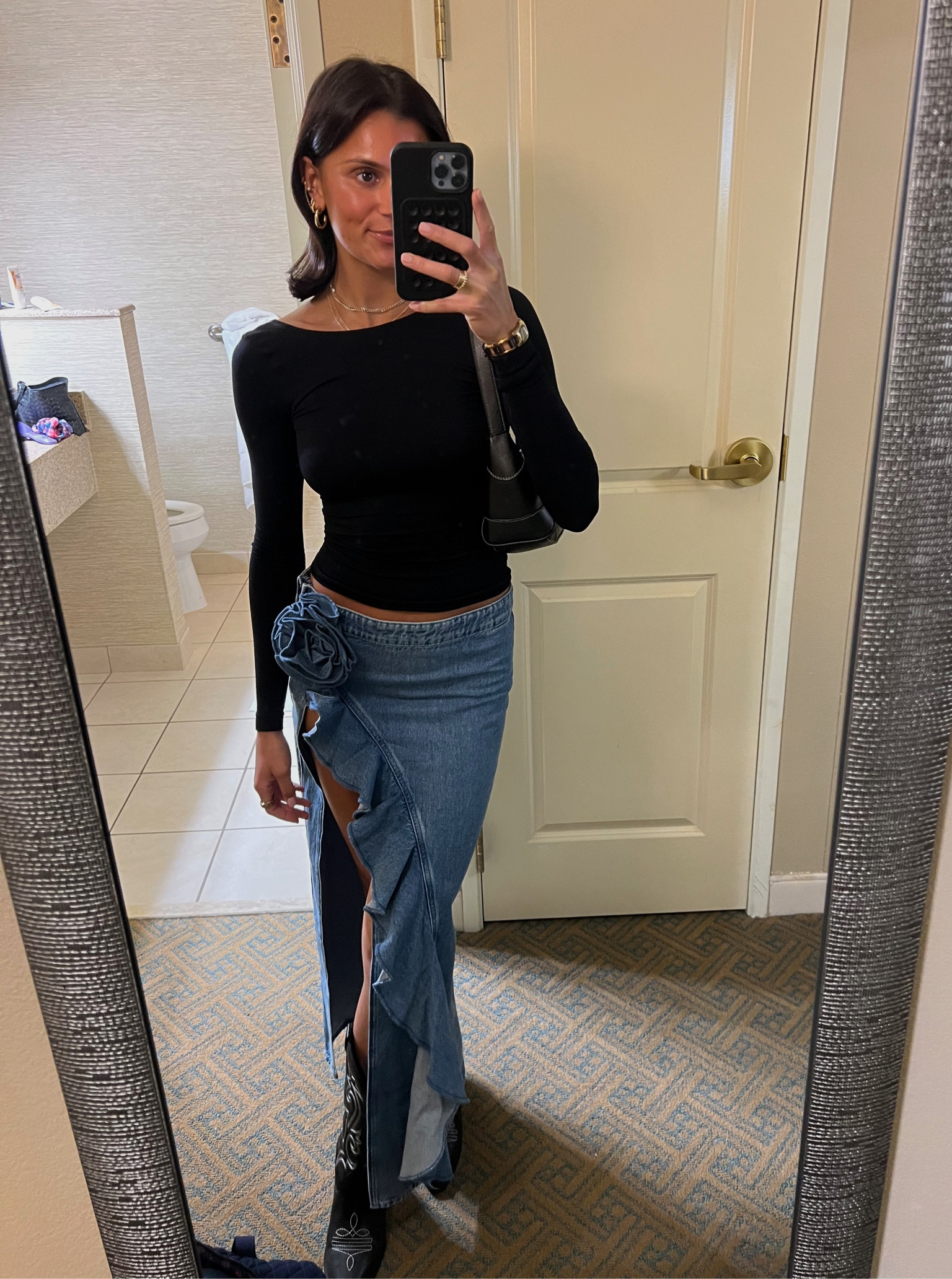 Wearing XS in both skirt and shirt! Bag is thrifted :/