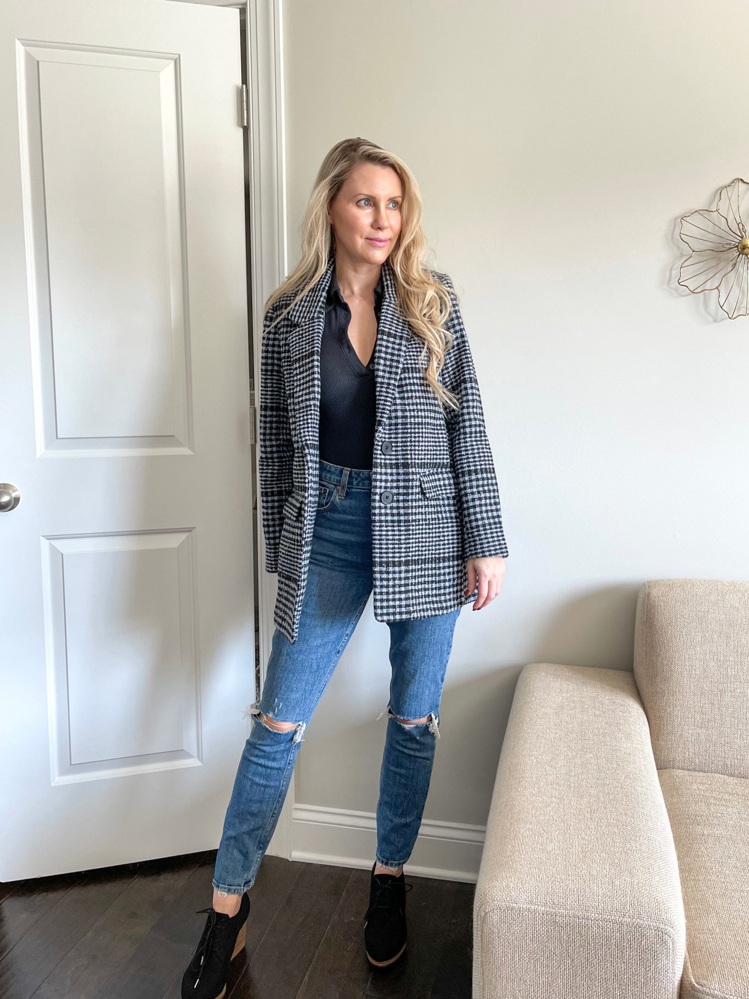This oversized blazer is fully lined and not itchy!

Fall outfit, plaid blazer, Shacket, old navy, Abercrombie & Fitch jeans, bodysuit 

#LTKstyletip #LTKunder50 #LTKSeasonal