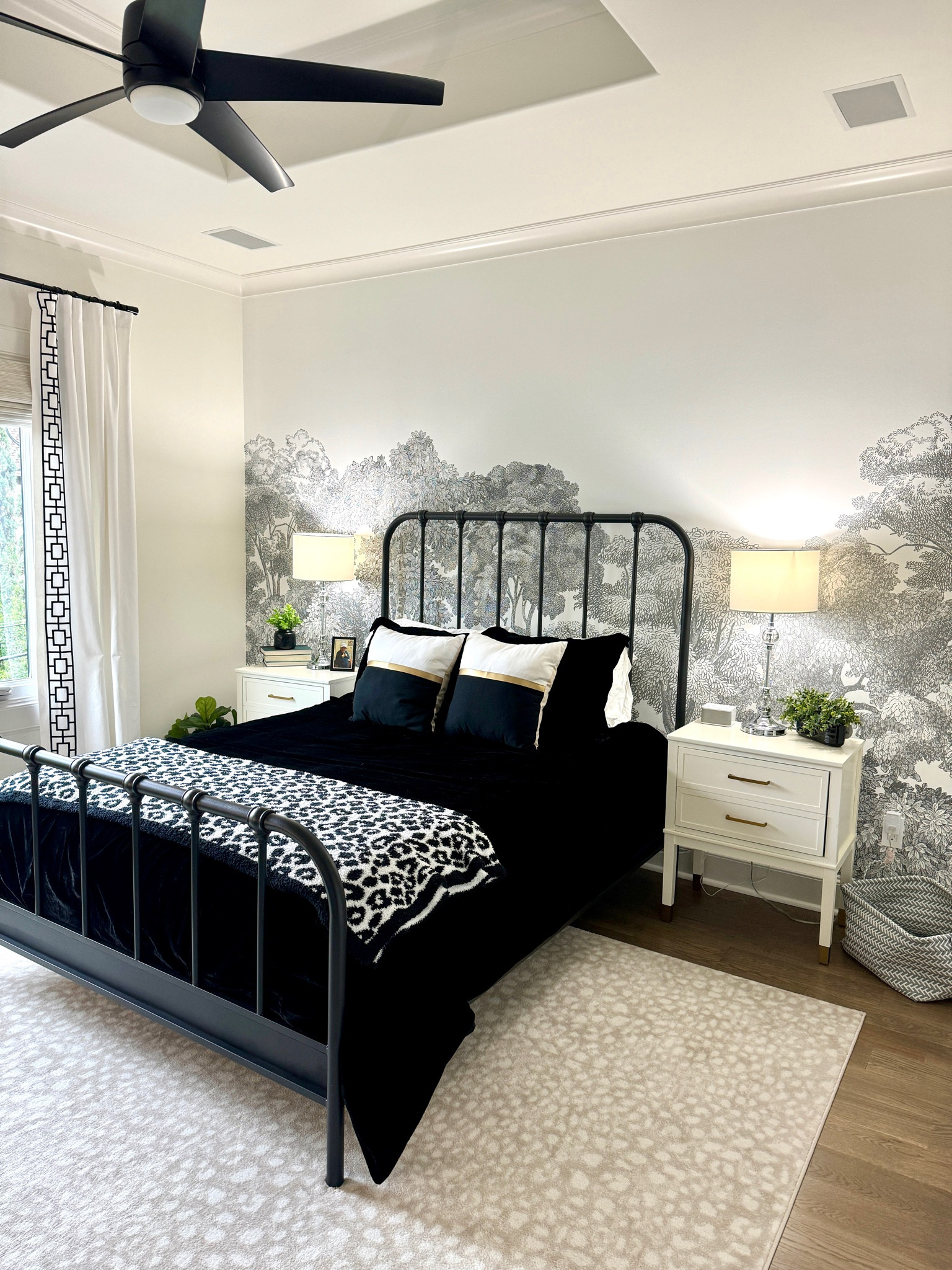 Guest Bedroom Decor 

A mix of classic colors with fun patterns.  

#everypiecefits 

Home decor 
Bedroom decor 
Home design 
Interior design 