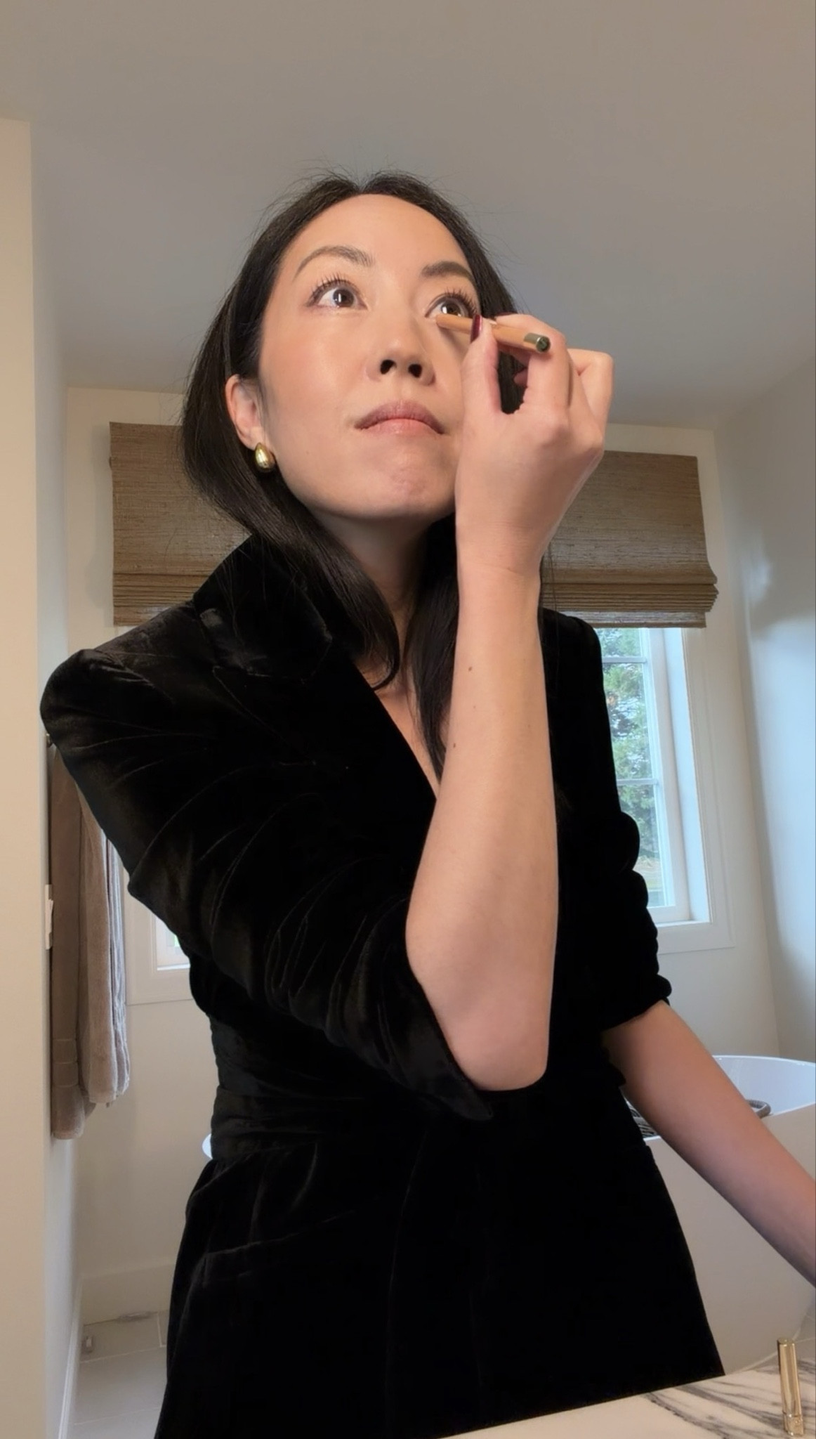 Finishing touches for my holiday look! Was shocked at how quick-dry this nail lacquer *actually* was – I did it just 10 minutes before doing my makeup and didn’t even smudge or chip it while getting ready! 

#ad @dolcegabbana_beauty #DGBeauty #DGMakeup #DGHoliday #cleanbeauty
#holidaylook

#LTKootd #LTKgrwm #LTKSeasonal