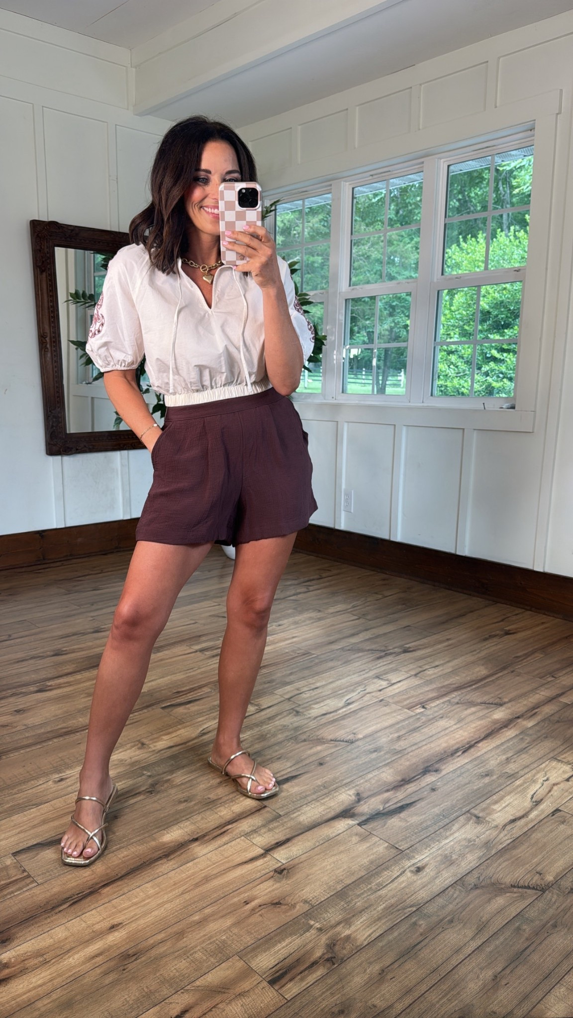 Y’all this balloon sleeve top has the prettiest details on the sleeves!!
Such a pretty top I styled with chocolate brown gauze shorts, great summer option for when you’re not sure what to wear but you know you want to look chic and still be comfortable!



Summer look  women’s outfit  chic style



#LTKBeauty #LTKStyleTip #LTKSeasonal