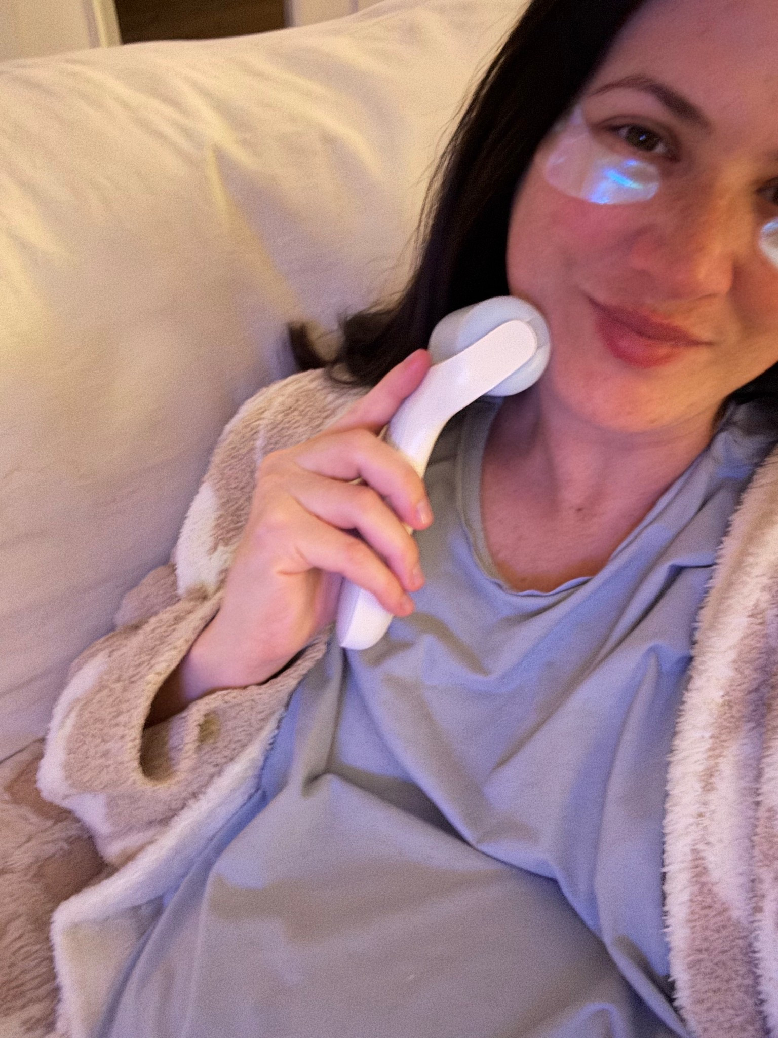 time to depuff this face. 
How I have looked forward to this in the mornings  

#LTKdayinmylife #LTKmorningroutine #LTKBeauty