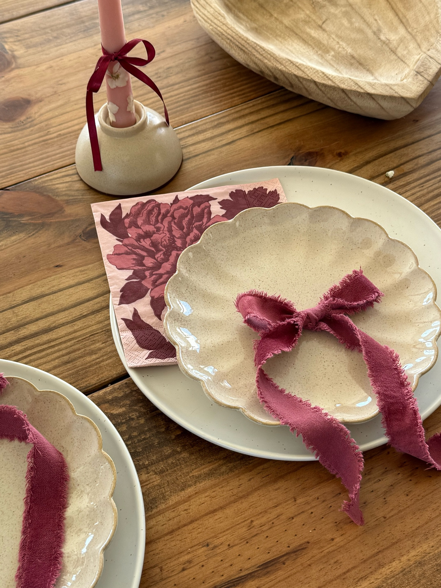 Valentines table setting scalloped plate 

#LTKHome