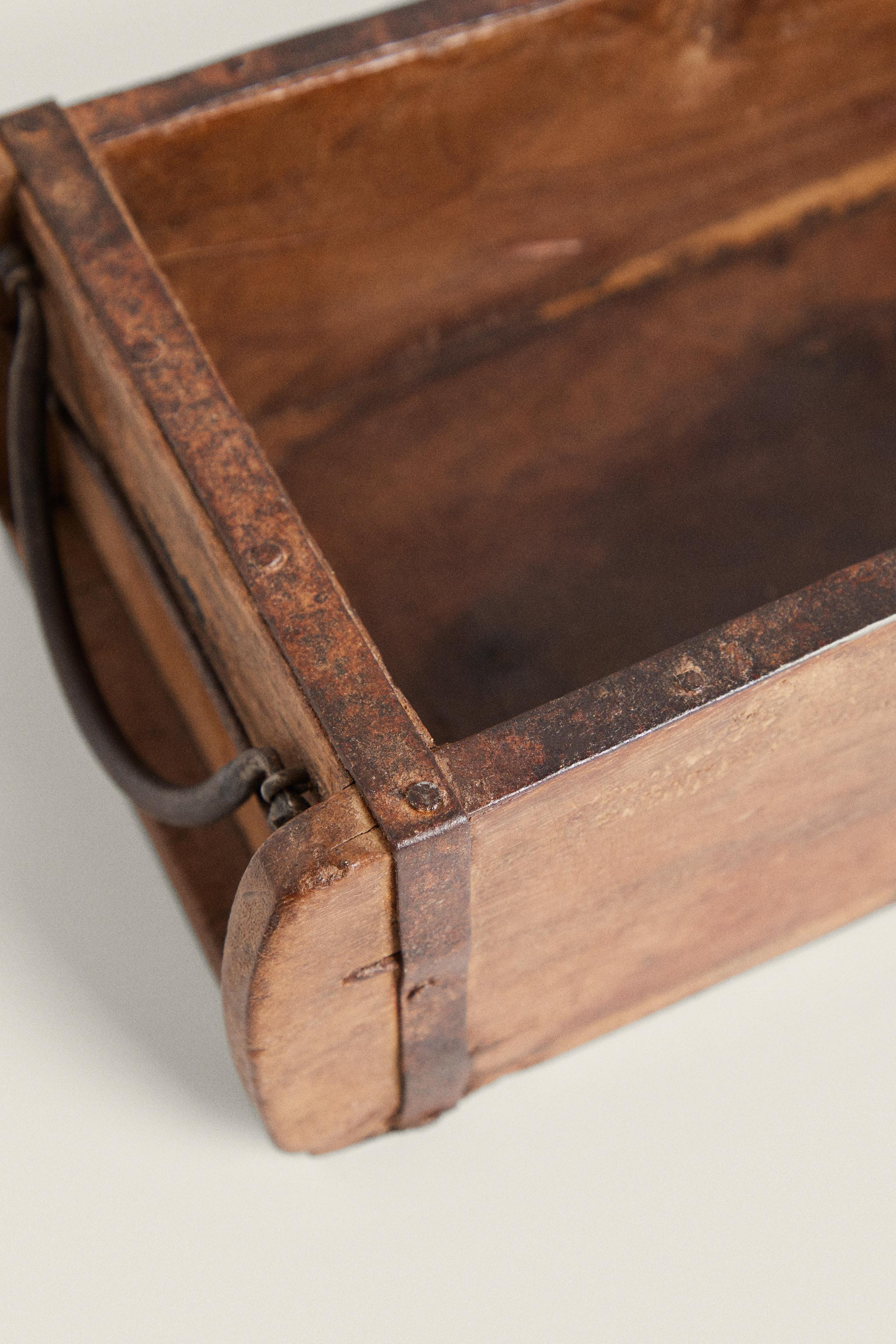 ANTIQUE-FINISH WOODEN BOX | Zara US