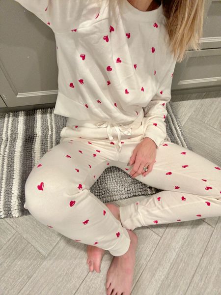 This heart matching sweatshirt and sweat pants joggers are only $20 and look just like the much more expensive z supply version.

#ValentinesOutfit #LoungeOutfit #ValentinesLoungeOutfit #ValentineGift #ValentinesPajamas #ValentinesDay 

#LTKfindsunder50 #LTKSeasonal #LTKstyletip