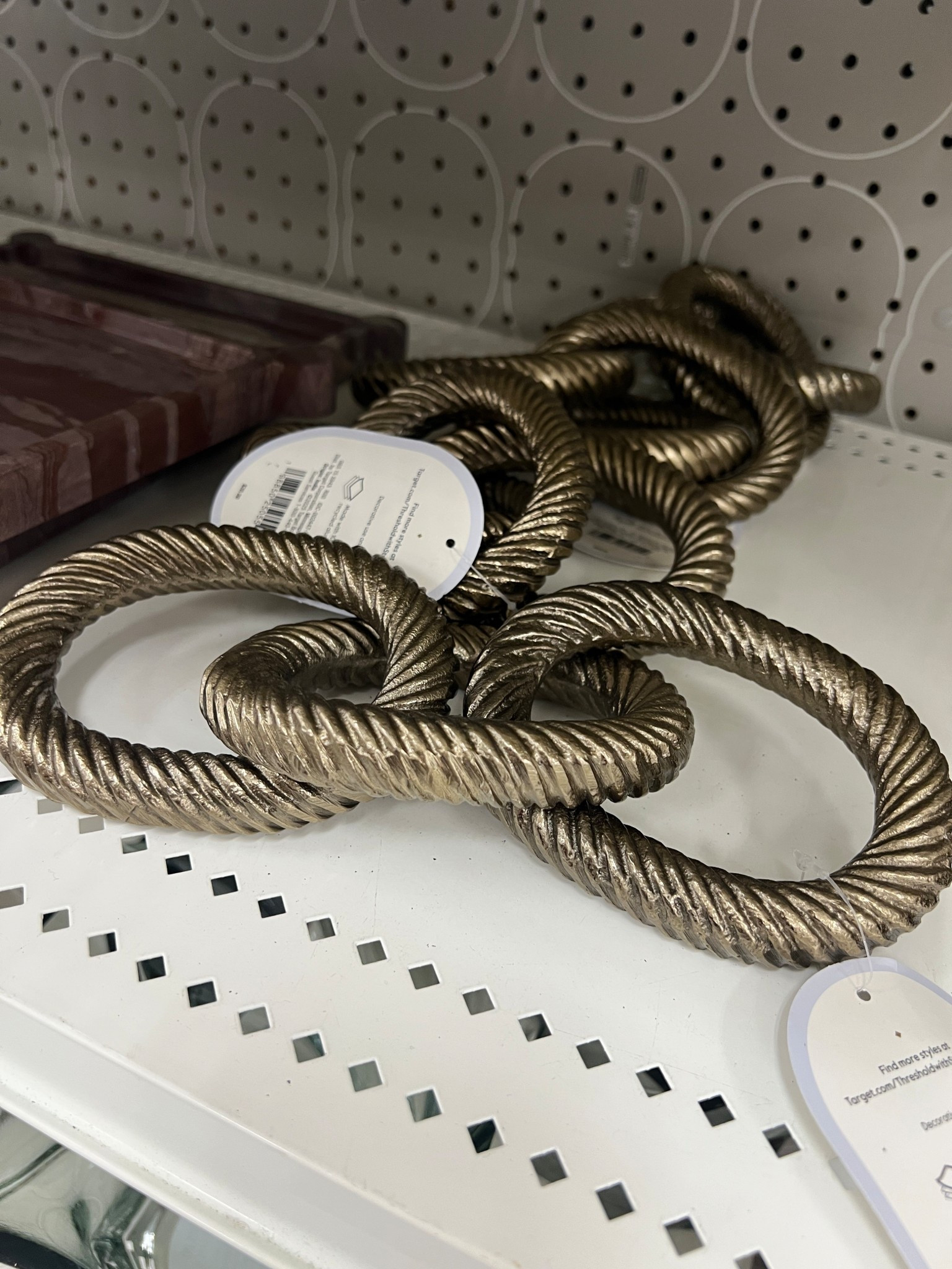 The perfect piece to add on top of a book on your entryway or coffee table this fall! Grab this Cast Metal Link by Threshold at Target!

#homedecor #falldecor #coffeetable

#LTKFindsUnder50 #LTKHome #LTKSeasonal