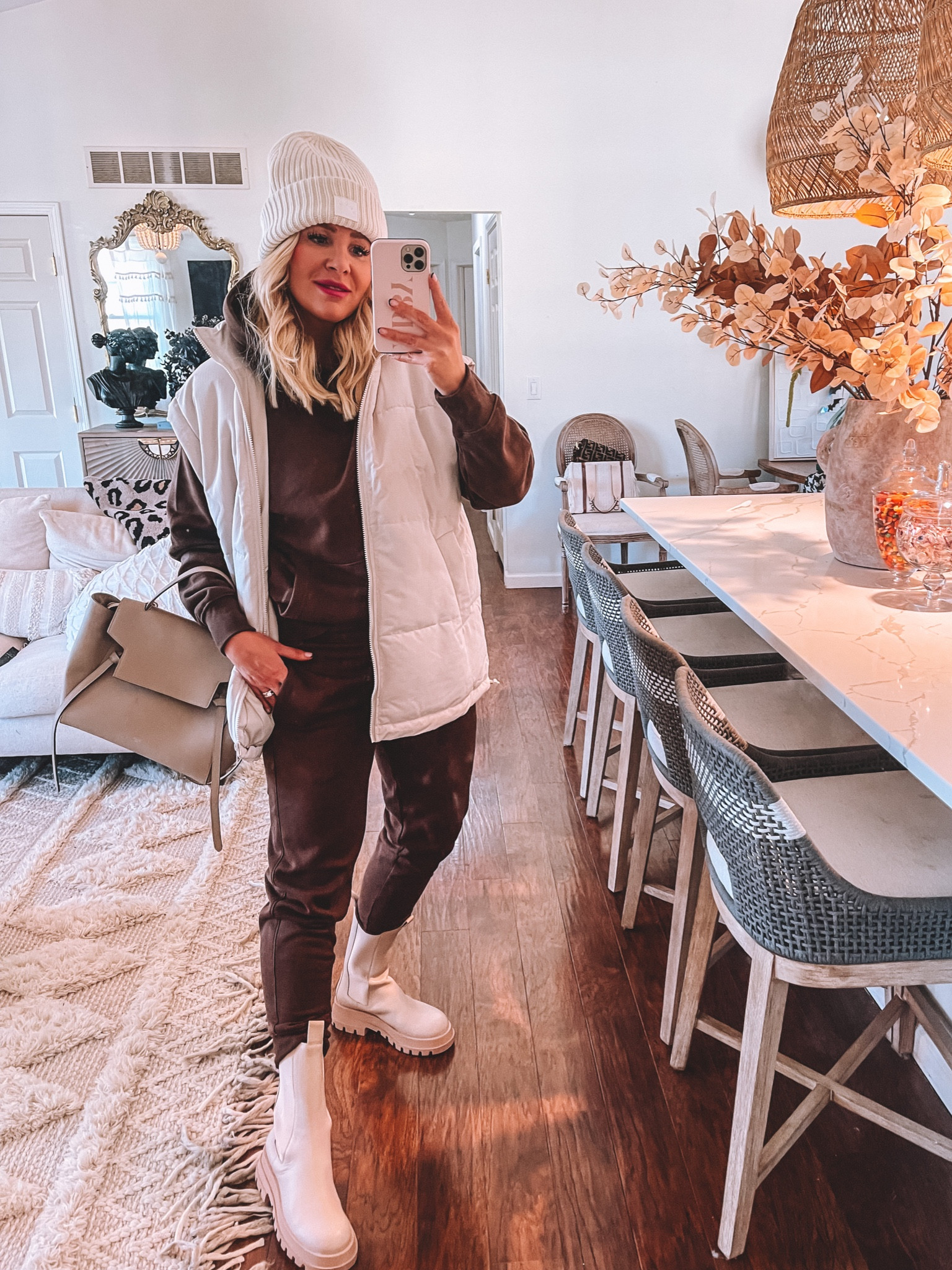 Wearing a small in joggers and hoodie And a medium in vest  