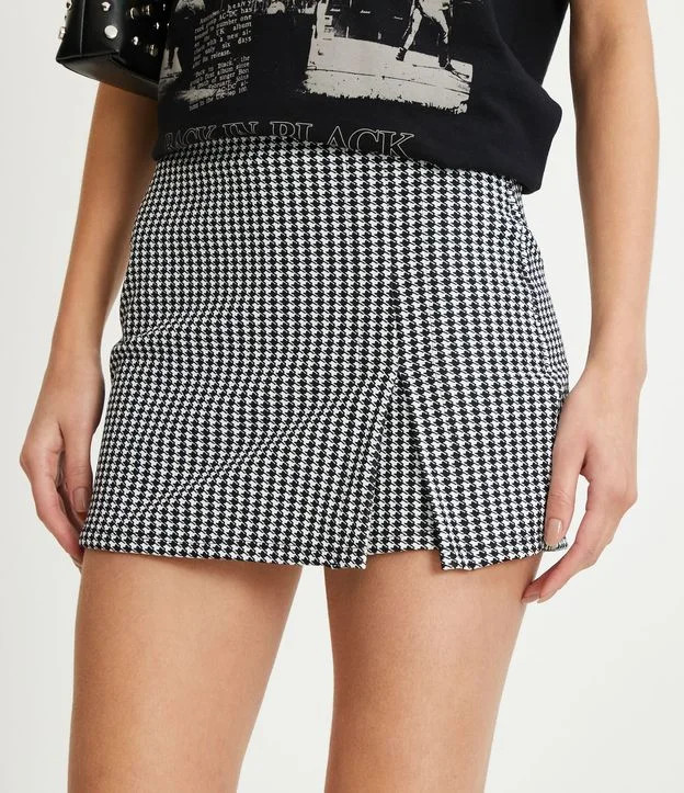Short Saia Alfaiataria com Fendinha e Estampa Pied de Poule Preto | Renner (BR)