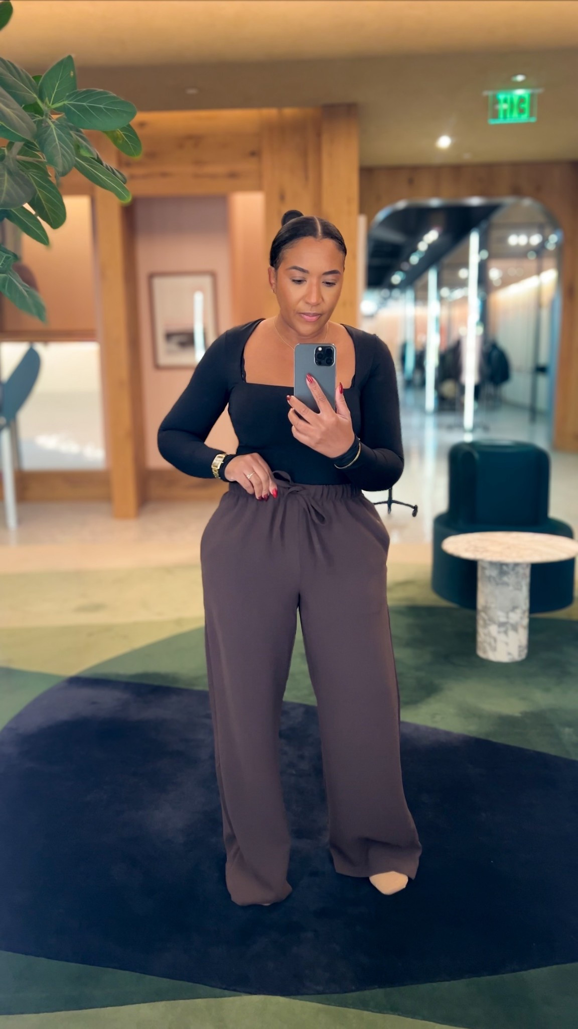 Finally trying the “Lodge Pants” from Aritzia. Very comfortable  

#LTKMidsize #LTKOver40