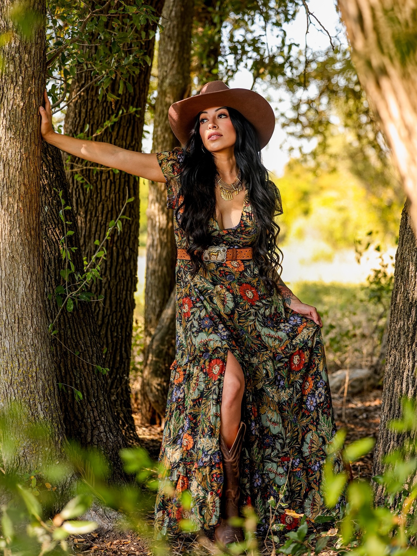 When the weather starts to feel like the intro to this song. 🍁🍂🍁 📸 @caitlin.moyer.photography 

Dress: @shoppinkblush / @pinkblushmaternity 
Hat: @gigipip 
Jewelry: @yellowrosebykendrascott 
Boots: @tecovas 

#westerncontentcreator #westernfashion #westernstyle #westernfashiontrends #countrychic #westernvibes #westernstyletrends #westernwear #westernfashioninfluencer #westernlifestyle #westernfallfashion