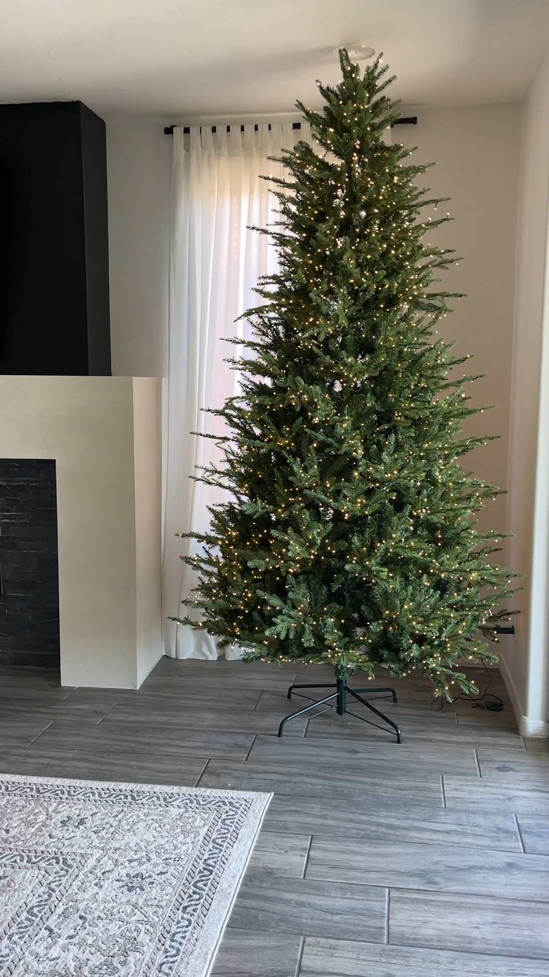 Twinkling lights Christmas Tree 

#LTKSeasonal #LTKHome #LTKHoliday