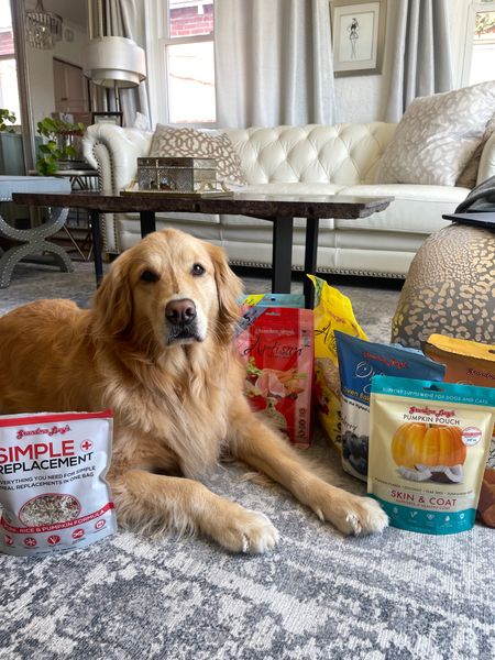 Celebrating National Pet Day with all kinds of new goodies from @grandmalucys.

THe brand is famly owned and operated right out of southern california. They  specializes in 100% USDA Organic Ingredients, solution-based, natural, minimally processed, freeze-dried food, treats, and toppers for dogs and cats.  

#GrandmaLucys #IEatDogTreats #pets #dog 