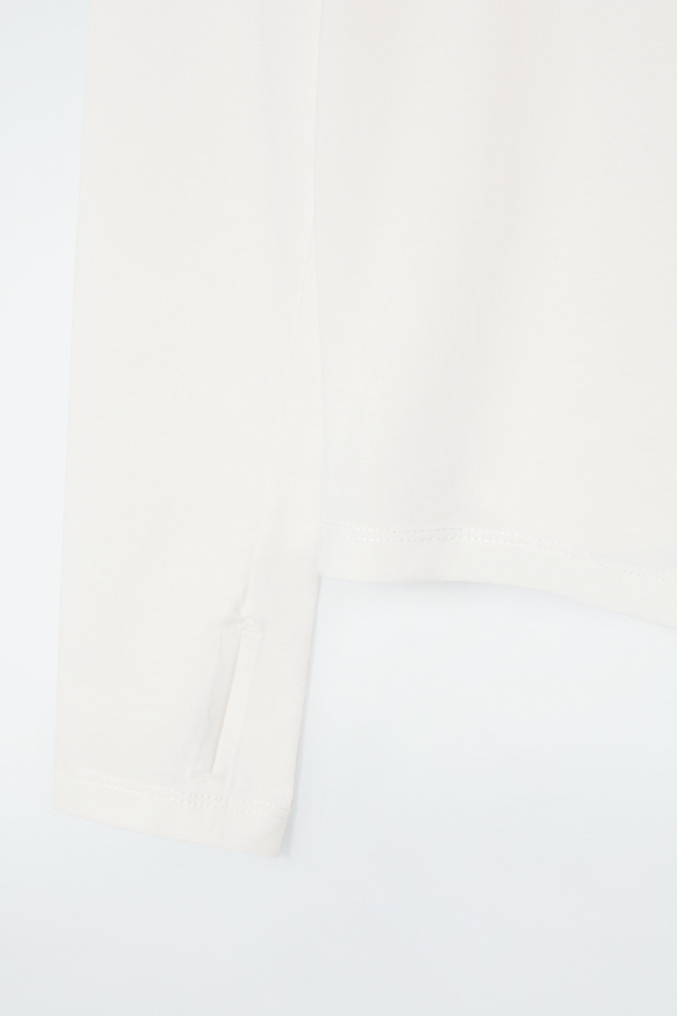 TOP Z DŁUGIM RĘKAWEM – SLIM FIT - BIAŁY | COS (EU)