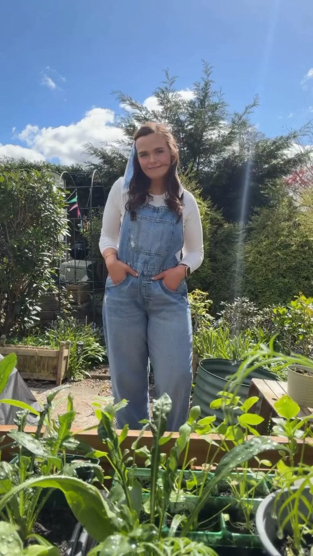 Embracing my inner 90’s Butter Mom. 🧈 💛

I’ve loved seeing this trend (or whatever you want to call it) come about. Because it’s honestly the kind of mum I try my best to be. Back in the days of less comparison, less pressure, less devices, and more days in the garden, yummy food, quality time and dungarees (obvs). Anyway, enjoy my mini 90s movie. 🍿 

#90sbuttermom #90sbuttermum #outfitoftheday #ootd #mumof3
