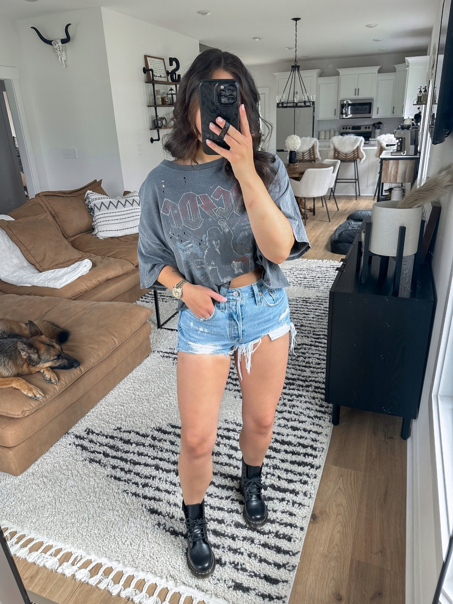 Tee — s/m
Shorts — 26

doc martens outfits | dr martens outfits | black combat boots outfits | cropped band tee outfit | Levi’s denim shorts and boots outfit 



#LTKshoecrush #LTKunder50 #LTKunder100