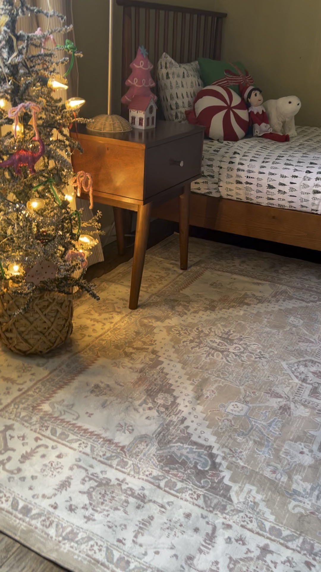 New area rug! 🎀🎄

#LTKHoliday #LTKSeasonal #LTKSaleAlert