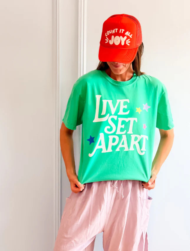 Live Set Apart Tee | Worthy Wear