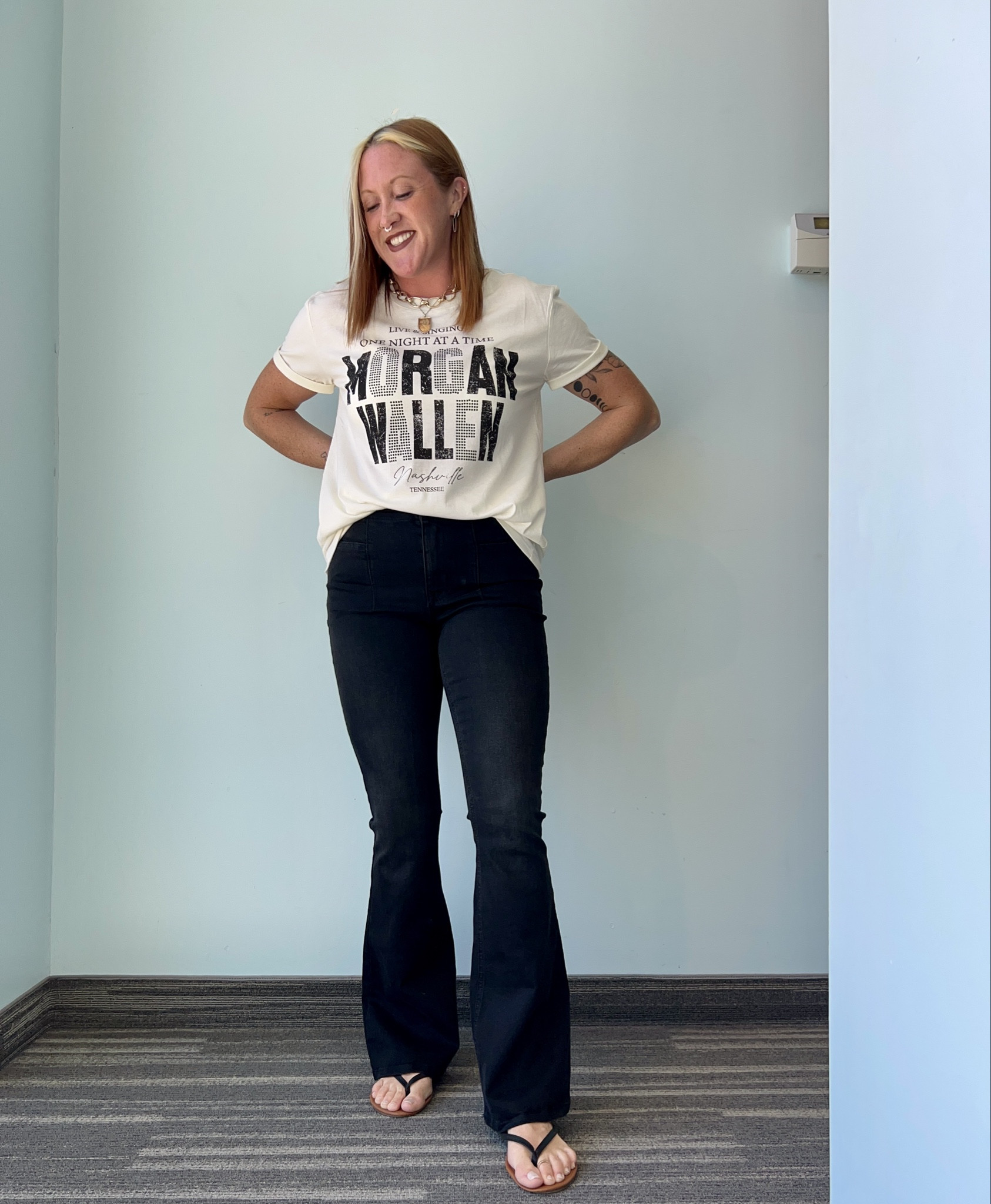 shirt is oversized, im wearing size small