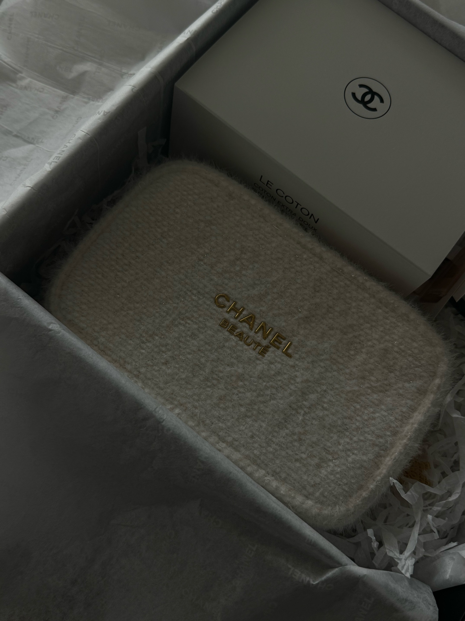 Snagged this gorgeous Chanel holiday set, perfect for treating someone special or your self! 🎁✨ Luxe beauty essentials that bring a touch of elegance to the season. 
Find the link in my bio through Like to Know It!  @chanel.beauty 

#ChanelBeauty #HolidayGiftGuide #GiftInspo #TreatYourself #LuxuryBeauty #GiftIdeas #HolidayMustHaves #christmas #holiday #chanel #chanelholiday #giftset #makeup #christmasdecor

#LTKHoliday #LTKGiftGuide